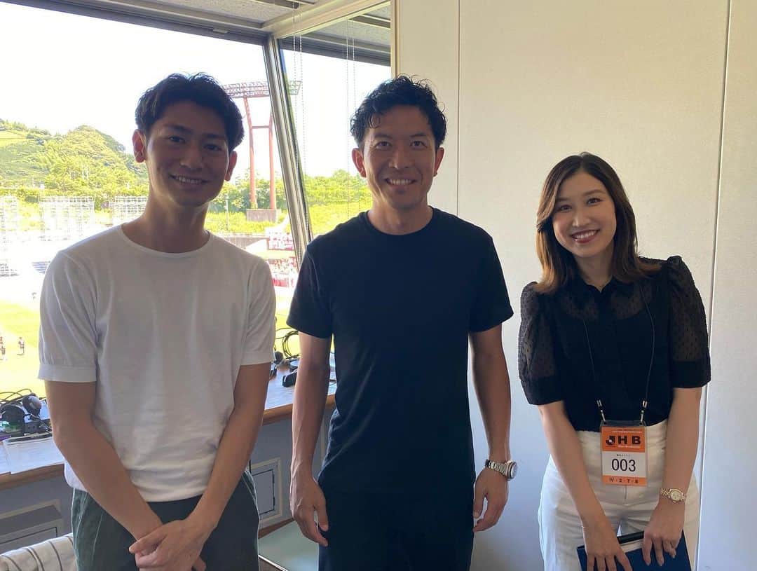太田吉彰のインスタグラム：「J2リーグ　第21節 藤枝MYFCvsロアッソ熊本の試合解説を担当させていただきました。　  実況: @sudo_shunsuke  リポーター: @yuna_usui   #DAZN #解説　 #藤枝MYFC #ロアッソ熊本　 #須藤駿介　#アナウンサー　 #臼井祐奈　アナウンサー　 #太田吉彰」