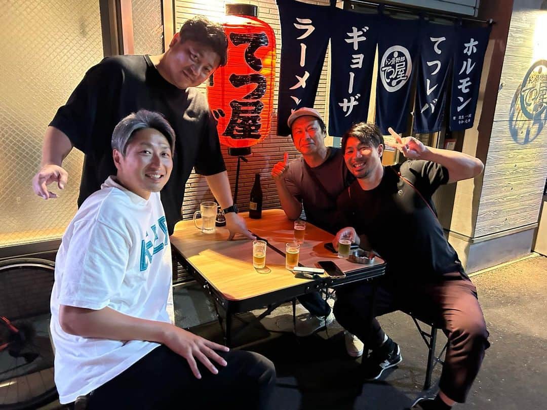 大野篤史さんのインスタグラム写真 - (大野篤史Instagram)「HAKATA ちかっぱ楽しかったー😊  #同期旅 #2日酔い⛳️ #バリ美味すぎてどげんかなりそーな餃子とニンニク炒飯😋」6月17日 17時31分 - atsushi.0812