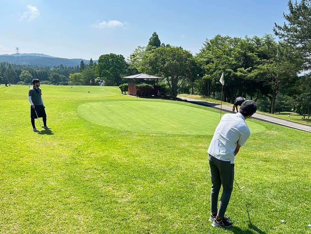 大野篤史さんのインスタグラム写真 - (大野篤史Instagram)「HAKATA ちかっぱ楽しかったー😊  #同期旅 #2日酔い⛳️ #バリ美味すぎてどげんかなりそーな餃子とニンニク炒飯😋」6月17日 17時31分 - atsushi.0812