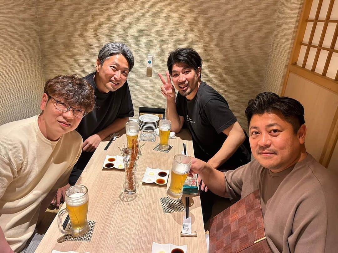 大野篤史のインスタグラム：「HAKATA ちかっぱ楽しかったー😊  #同期旅 #2日酔い⛳️ #バリ美味すぎてどげんかなりそーな餃子とニンニク炒飯😋」