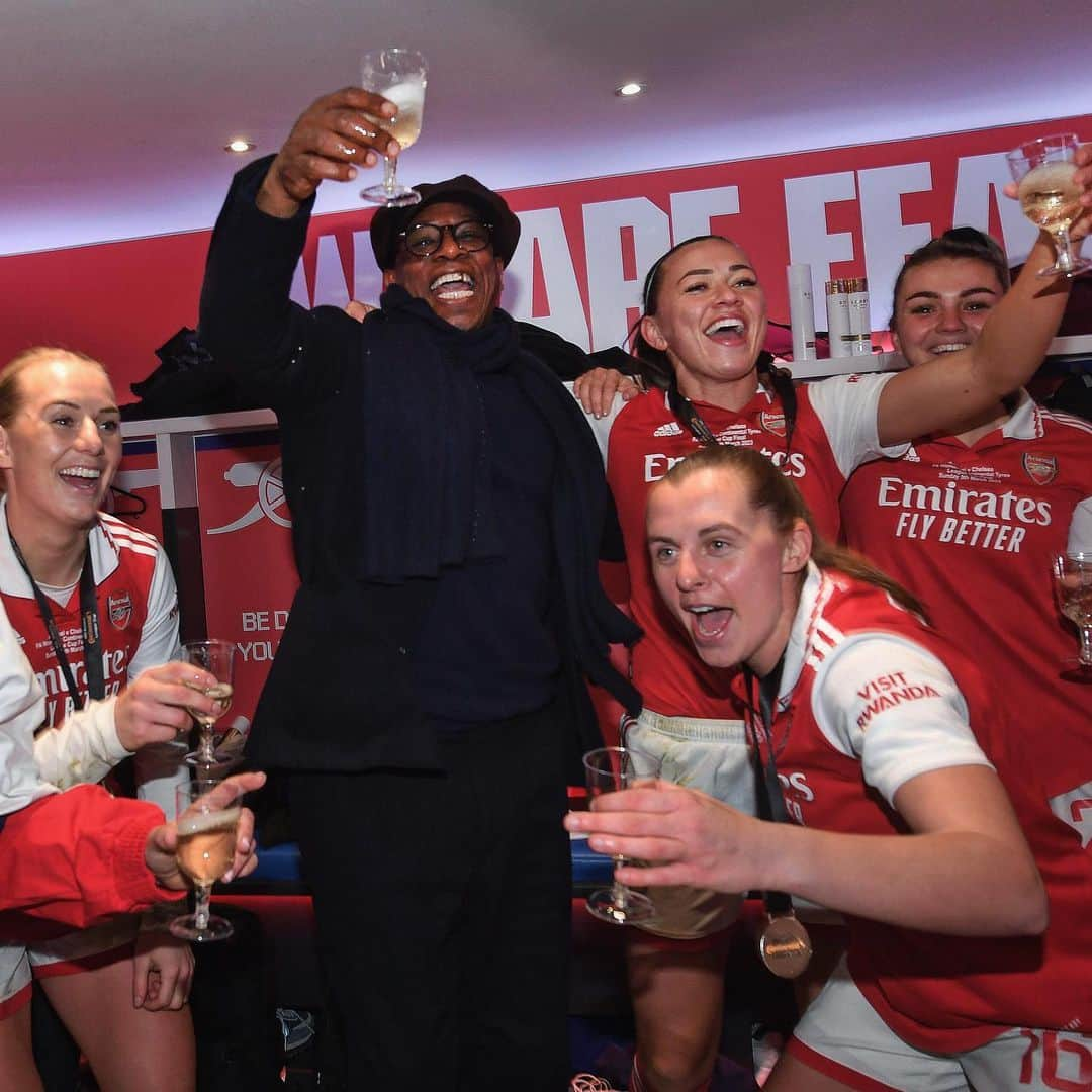 Arsenal Ladiesさんのインスタグラム写真 - (Arsenal LadiesInstagram)「For all the dedication and unwavering support for the men's and women's game, this is an honour truly befitting of the man.  Congratulations, Ian Wright OBE ❤️」6月17日 17時39分 - arsenalwfc