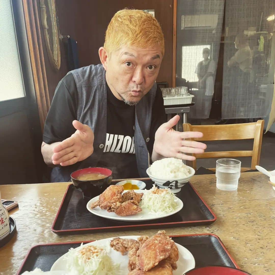 松本隆博さんのインスタグラム写真 - (松本隆博Instagram)「。⁡ ⁡今日は天気も良く、耶馬渓を⁡ ⁡散策して来ました☀☀☀⁡ ⁡青の洞門、唐揚げが有名な⁡ 「唐揚げ定食 むら上」に⁡行き⁡ ⁡ました‼️(ﾉ˶>ᗜ​<˵)ﾉ⁡ ⁡⁡ ⁡還暦少年 松本隆博」6月17日 17時52分 - takam0210
