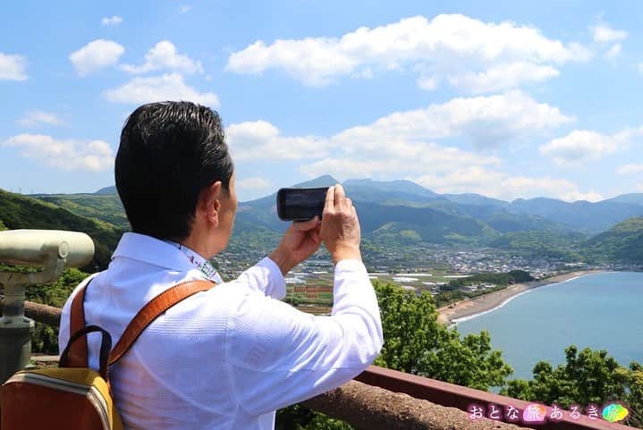 テレビ大阪「おとな旅あるき旅」さんのインスタグラム写真 - (テレビ大阪「おとな旅あるき旅」Instagram)「.  -------------------------------------------  きょうの#おとな旅あるき旅 は…  長崎・雲仙 地元で愛される美味いもん！  ------------------------------------------  九州の品評会で金賞を受賞した大吟醸に 長崎のソウルフード「じゃがちゃん」とは一体！？  2年前に誕生したご当地グルメに 老舗の湯宿でいただく山海の幸！  さらに温泉街では足湯でひとやすみ♨️  今日18:30からぜひご覧ください🧚‍♀️  -------------------------------------------  #テレビ大阪 #三田村邦彦 #斉藤雪乃 #長崎 #長崎グルメ #長崎観光 #長崎ランチ #雲仙 #雲仙観光 #雲仙グルメ #千々石展望台 #千々石観光センター #じゃがちゃん #あい娘酒造 #六兵衛茶屋 #雲仙ロープウェイ #つむら農園 #雲仙ジオバーガー #雲仙地獄 #Marcoscafe #雲仙宮崎旅館 #雲のなかcafe」6月17日 17時47分 - tvo.otonatabi