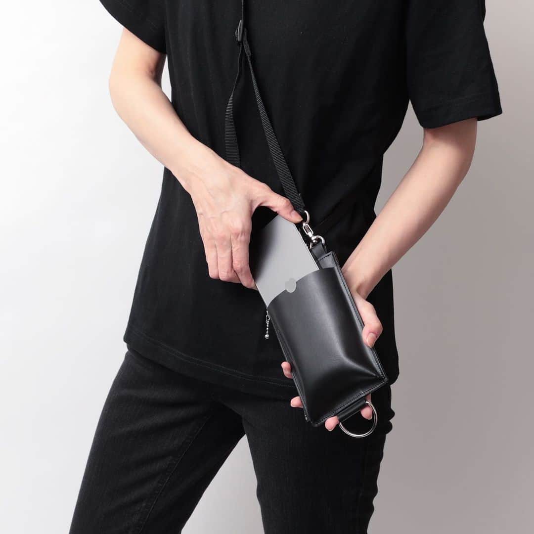 白鳥雪之丞さんのインスタグラム写真 - (白鳥雪之丞Instagram)「TEARS OF SWAN-SMARTPHONE LEATHER ZIP CASEになります!! 福岡PARCO店頭、webshopにて販売中ですので宜しくお願い致します😊🏬💻  https://tears-of-swan.shop-pro.jp/?pid=174609083 (webshopオーダー分、今月末発送)  @tears_of_swan  #tearsofswan  #smartphonecase #leathercase #スマホケース」6月17日 17時48分 - yukinojoeshiratori