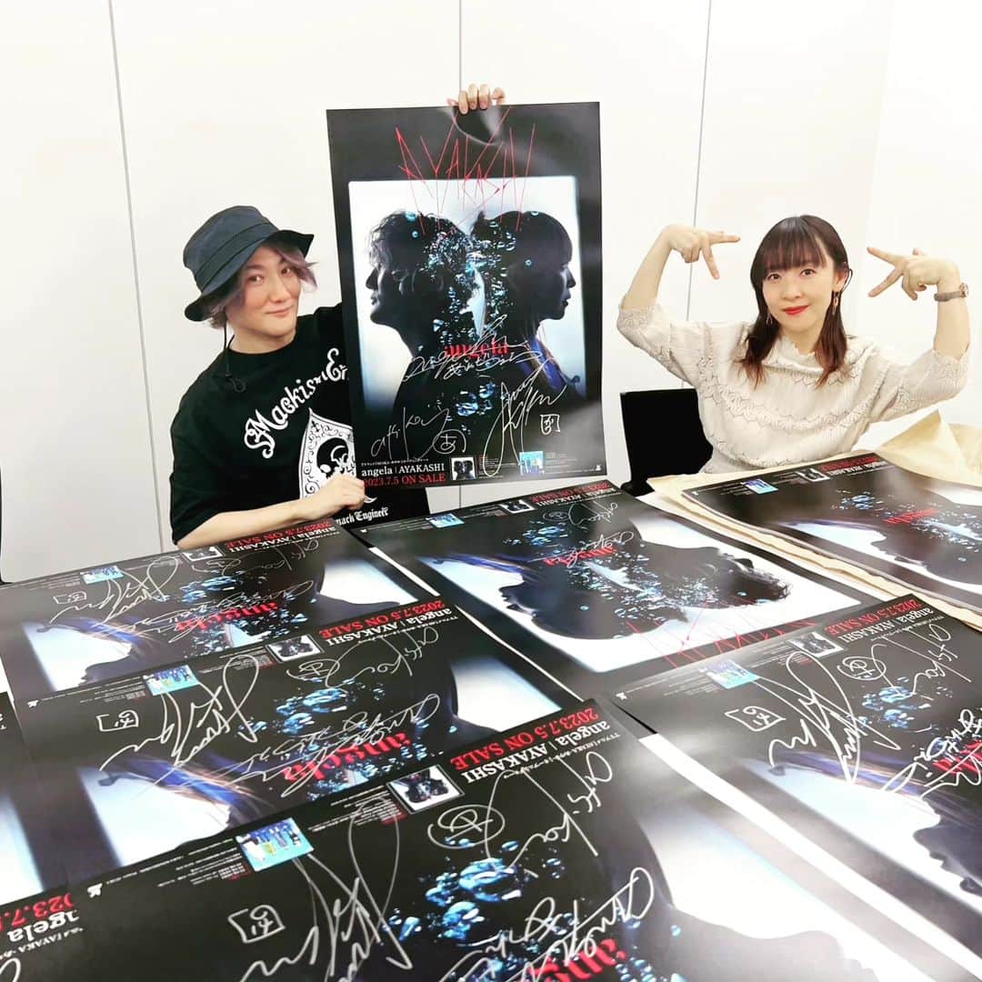 atsukoのインスタグラム：「新曲『AYAKASHI』ポスターサイン会！ FCで予約の皆様にお届け！  #angela_jpn #animesong #ayakaanime #anime」