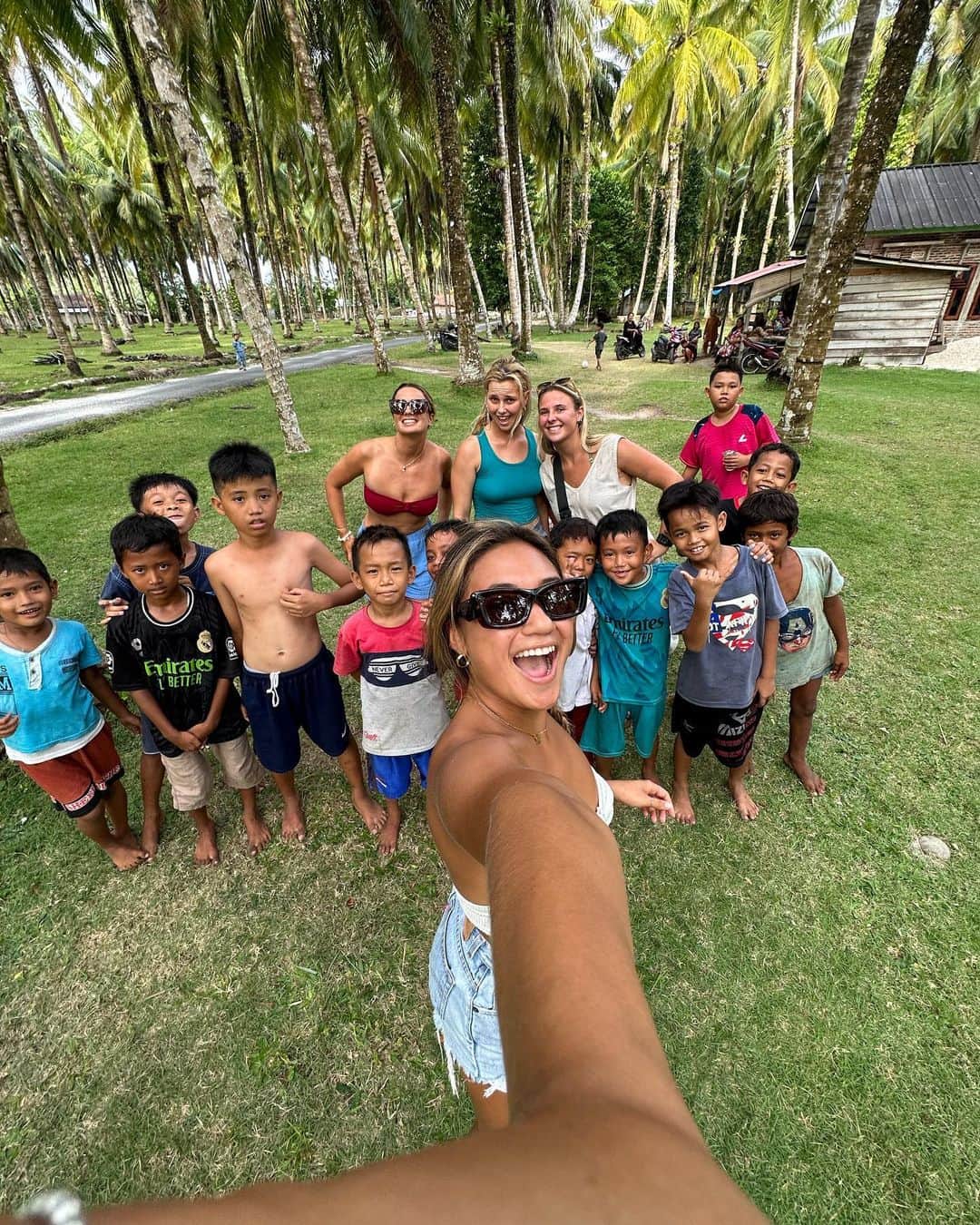Lilliana Bowreyさんのインスタグラム写真 - (Lilliana BowreyInstagram)「I love this place and I love these people. Unfortunately didn’t go the best in the comp but always learning. I’ll be back next year and the next!! Terima Kasih Krui. ❤️」6月17日 17時49分 - lillianabowrey