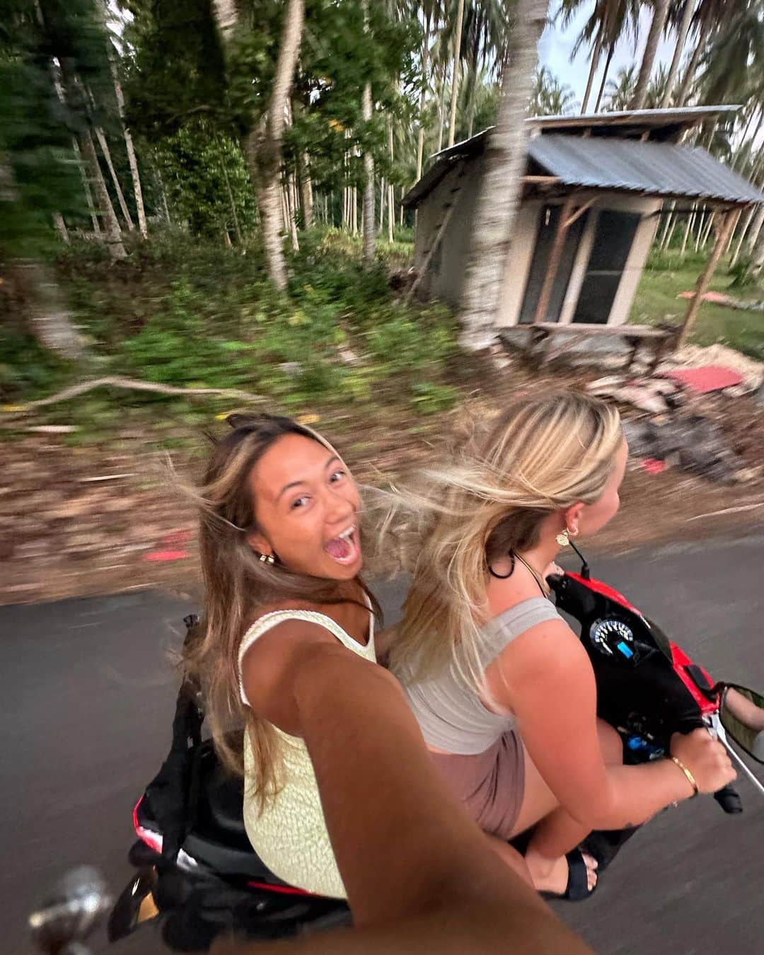 Lilliana Bowreyさんのインスタグラム写真 - (Lilliana BowreyInstagram)「I love this place and I love these people. Unfortunately didn’t go the best in the comp but always learning. I’ll be back next year and the next!! Terima Kasih Krui. ❤️」6月17日 17時49分 - lillianabowrey