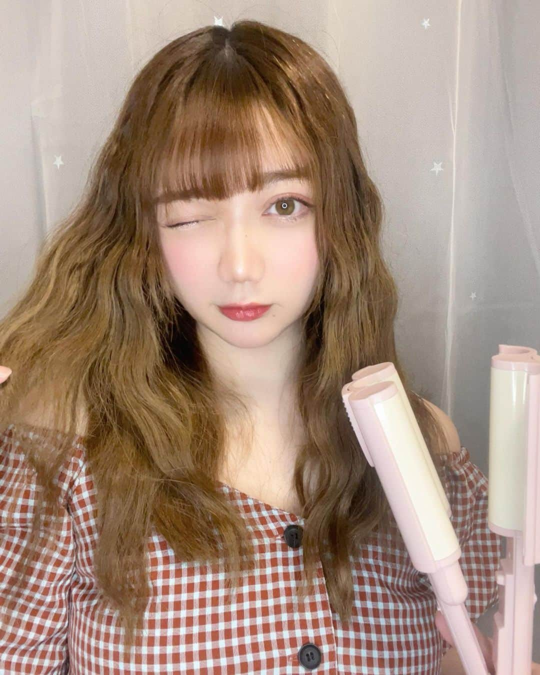 小澤しぇいんさんのインスタグラム写真 - (小澤しぇいんInstagram)「SHEINでお買い物👛  最近はアパレル以外にも安くて便利な家具や美容商品も流行って来てるよね〜♡ 私は初めて家具と美容家電をSHEINで揃えてみました✨ 本当可愛くて何より安いのが良い♡ 届くのも早かったし、ちゃんとしてるかな〜って正直不安だったけどどれもすごく良い商品だったの！ 部屋も少しおしゃれになりました♪ 太陽の日差しでお星様に見えるカーテンがすごくお気に入り⭐️ 🐈ちゃん柄のストレートアイロンもコーム型になってて火傷の心配もあまりないし、何より温まる時間が早くてすごい便利！  SHEIN Summer Sale launch day starting from today! Save money. Live in style!  ▼商品ID 14485955 14371902 14372886 12641339 9940690  ▼クーポン情報 クーポンコード：SMP7208 割引率：お買い上げ金額1～5,999円まではセール価格より15%OFF、6,000円以上は20%OFFが適用される。 利用期限：公開日〜6月末日  @sheinofficial　@shein_japan #saveinstyle #SHEIN #SHEINpartner #SHEINhome #SHEINbeauty #SHEINelectronics #SHEINappliances #shein購入品」6月17日 18時00分 - 1217_shane