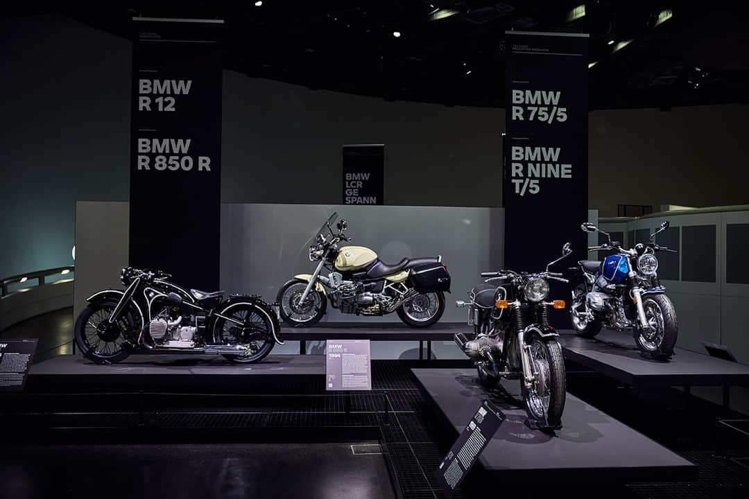 BMW Motorrad Japanさんのインスタグラム写真 - (BMW Motorrad JapanInstagram)「ドイツ・ミュンヘンにあるBMW Museumは、BMWの歴代製品を数多く所蔵しています。  BMW Motorradの100周年となる今年は、館内に特設コーナーに歴代の名車から現行モデルまでを展示しています。  展示の一部には戦前のレーシングマシンのほか、創業当時に製作された水平対向エンジンの実物も展示中です。  常設の展示では見ることのできない今年だけの特別展示をぜひご覧ください。  #MakeLifeARide #SoulFuel #100YearsBMWMotorrad #BMWMotorrad #BMWモトラッド #駆けぬける歓び #BMWミュージアム」6月17日 18時00分 - bmwmotorradjapan