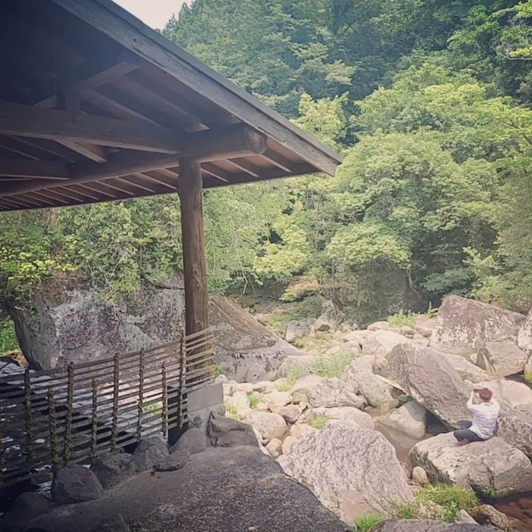 松本隆博のインスタグラム：「。⁡ ⁡ひなびた温泉♨に行きたくて。⁡ ⁡ここ露天風呂「若山」‪(´•ᴗ• ก )‬՞ ՞⁡ ⁡ここ露天風呂は…混浴( ᴖ ·̫ ᴖ )⁡ ⁡なんですーー((#♡-♡#))⁡ ⁡⁡ 還暦少年 松本隆博」