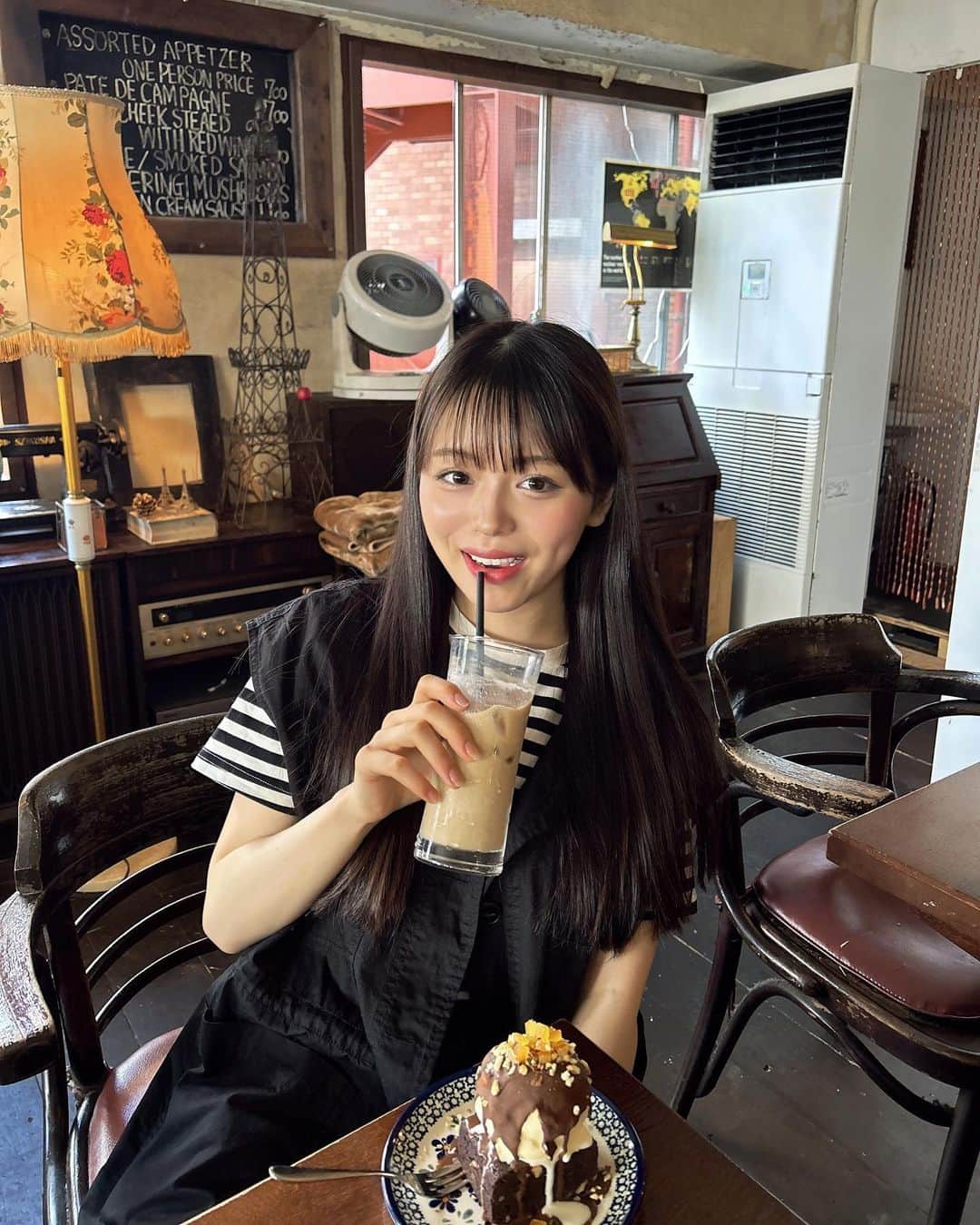 渡邉鈴音のインスタグラム：「暑さにやられて目があいている方がもはや奇跡だな…  すでに夏を乗り越えれる気がしないが皆んなで乗り越えようね🥵😉☀️  #cafe #カフェ #カフェランチ」