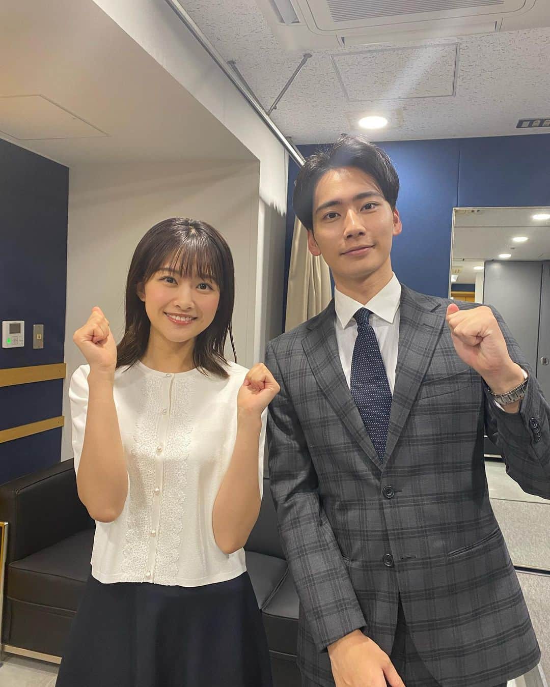 フジテレビアナウンサーのインスタグラム：「今週も1週間、お疲れ様です。 久しぶりに晴れて、気分も明るくなりました！☀️   6月19日(月)から、 原田葵は『めざましテレビ』を、 東中健は『Live News イット！』を 担当することが決まりました。 担当する番組が決まったことはとても嬉しかったのですが、それ以上に不安と緊張でいっぱいです。 視聴者のみなさんに、しっかりと情報をお届けできるよう精一杯頑張ります！ ぜひご覧ください！  3～5枚目は、サンスポさんに取材していただいた時のものです。⏰💚 ポーズのアドバイスをいただきながら最高の一枚を撮っていただきました！」