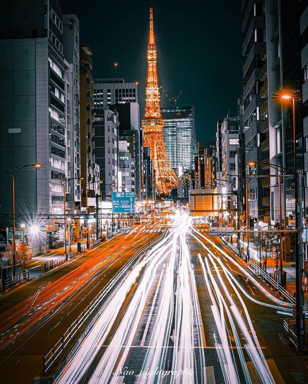 東京タワーさんのインスタグラム写真 - (東京タワーInstagram)「. 桜田通りから東京タワーに集まる オレンジと白のレーザービーム。   そのエネルギーが集約して 東京タワーを、ランドマークライトに 輝かせているかのようです✨   本日は、Your Tokyo Tower🗼から @nao_nightgraphy さんのお写真をご紹介！   素敵なお写真をありがとうございました😊  --------------------------------  【 お知らせ 】  # your_tokyotowerで あなたの東京タワー🗼をリポスト！  皆様からの投稿どしどしお待ちしております！ （@tokyotower_official のタグ付けもよろしくね🖐）  詳細はプロフィールにある 固定されたフィード投稿から↓ @tokyotower_official  --------------------------------  #東京タワー #東京タワー🗼  #tokyotower #tokyotower🗼  #レーザービーム」6月17日 18時06分 - tokyotower_official