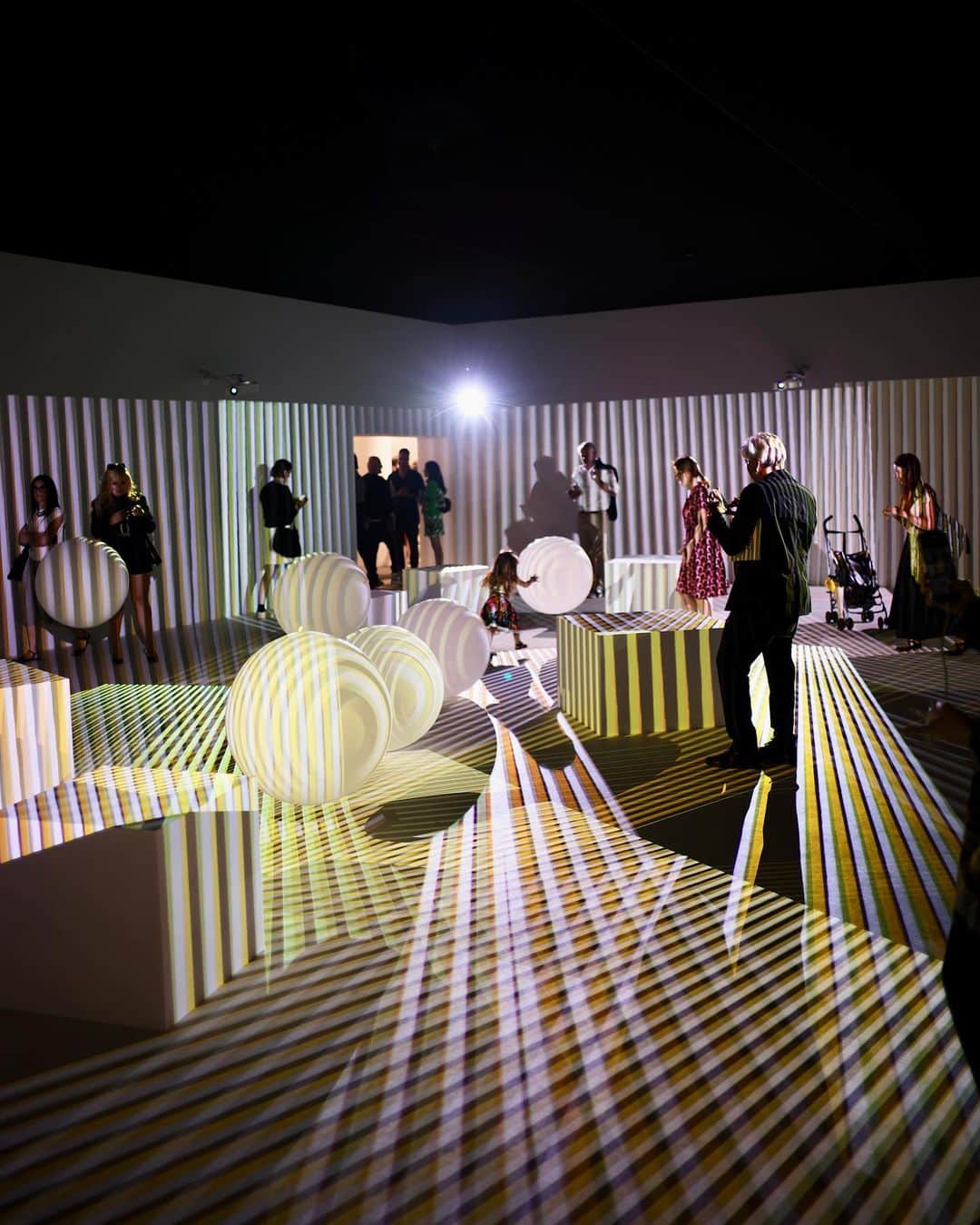 吉田拓巳さんのインスタグラム写真 - (吉田拓巳Instagram)「Art Basel : Unlimited まずはVIP DAY前夜のUnlimitedから。 @natanetakeda 🙏  @artbasel   #ArtBasel  #ArtBaselUnlimited」6月17日 18時06分 - tkmivj