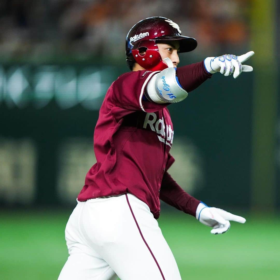 東北楽天ゴールデンイーグルスさんのインスタグラム写真 - (東北楽天ゴールデンイーグルスInstagram)「⚾️  ⚾️G 1-2 E⚾️ 投打がしっかり噛み合って昨日の悔しさを晴らす勝利‼️‼️ 5回に小郷選手が2試合連続となる3号2ラン💥💥 先発の早川選手はプロ初安打と6回1失点の好投で4勝目✨✨ 7回は宋選手、8回は酒居選手が1回無失点👏🏼👏🏼 そして9回は松井裕樹選手が三者連続三振で13セーブ目‼️ 打線では伊藤裕季也選手が3安打猛打賞🔥 浅村選手は今日も2安打で9試合連続安打👍🏼  #鷲が掴む #rakuteneagles #小郷裕哉  #早川隆久 #宋家豪  #伊藤裕季也 #酒居知史  #松井裕樹」6月17日 18時13分 - rakuten_eagles