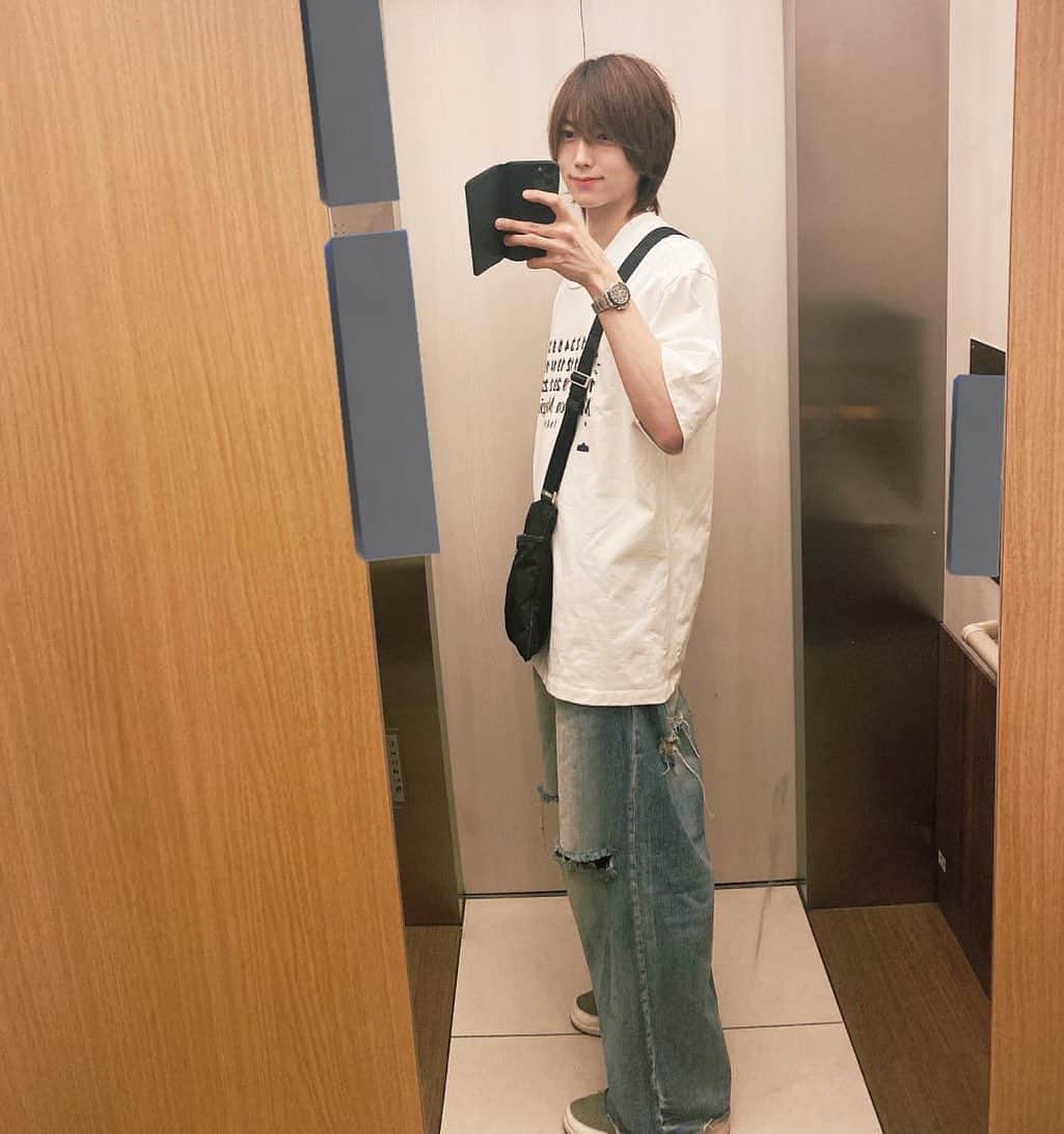 流川楓のインスタグラム：「息してるだけで額から汗吹き出しまくるんやが💬 #前髪邪魔#髪切ろ」