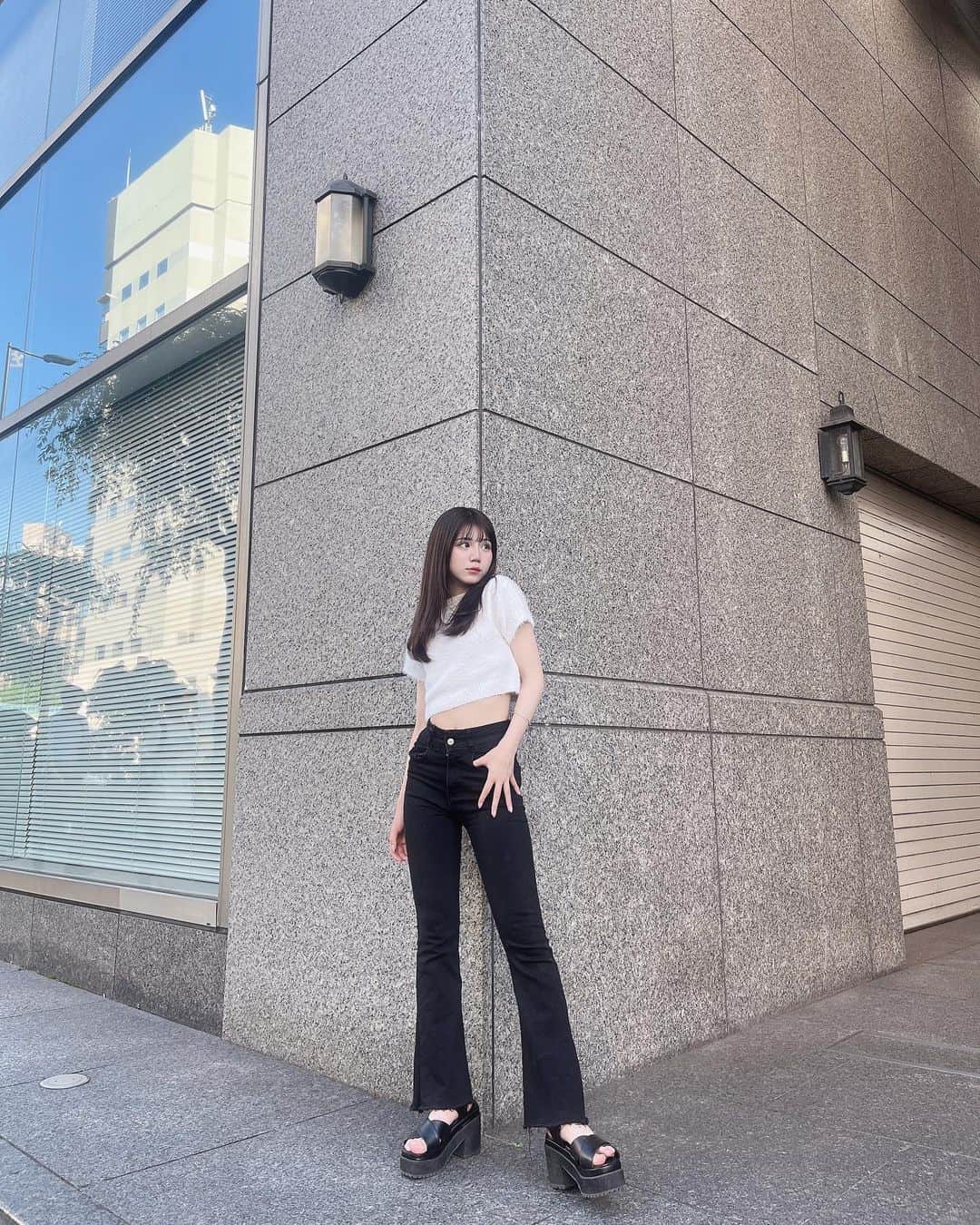 堀越琉音のインスタグラム：「・ 暑すぎる😵‍💫😵‍💫😵‍💫 ・ 全身 @girlscrush.jp ｻﾝな日でしたっ🤍 ・ ・ ・ #るねちょ #堀越琉音 #シンプルコーデ #jk #jkブランド #jkの素敵な思い出 #ljk」