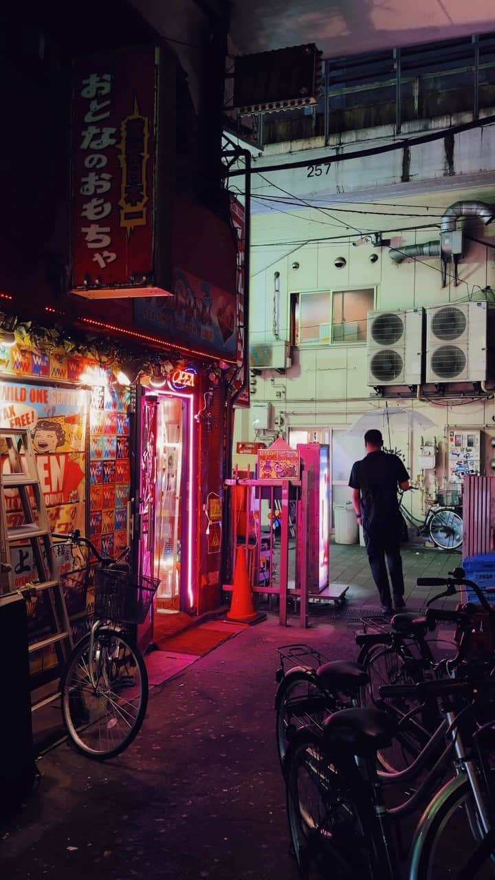 Kaiのインスタグラム：「(Toy Shop) lights off - Late night in an alley of Ueno / Okachimachi area. Stayed there for quite a long time to capture the perfect moment.   #tokyo #ueno #japan」