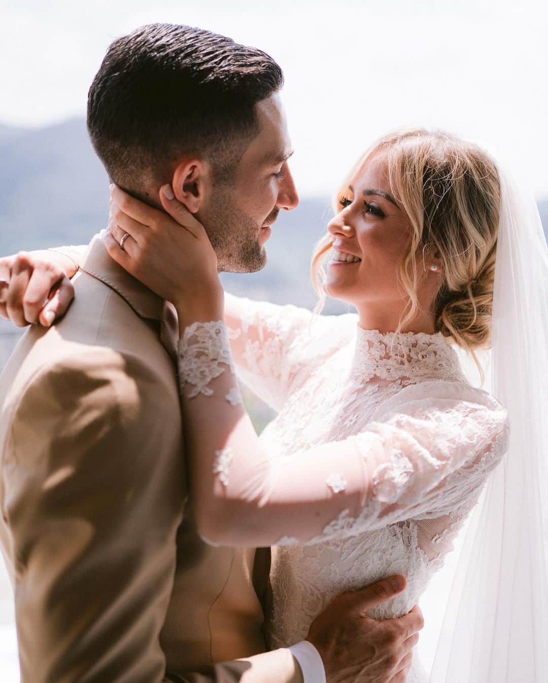 ロベルト・ガリアルディーニのインスタグラム：「@roberto.gagliardini & @nicoleciocca  TOGETHER WE ARE STRONGER ❤️  PHOTO @pennino_studio  FILM @alexpennino WP: @thewhiterosewedding  MUA: @ester_makeupartist  DRESS: @sofiaproveratelier  LOCATION: @piajoevents  BARBER: @paesano_luigi   #weddinggagliardini #wedding #nicoleeroberto #robertoenicole #love #wedding #inter #serieatim #weddingluxury #destinationwedding」
