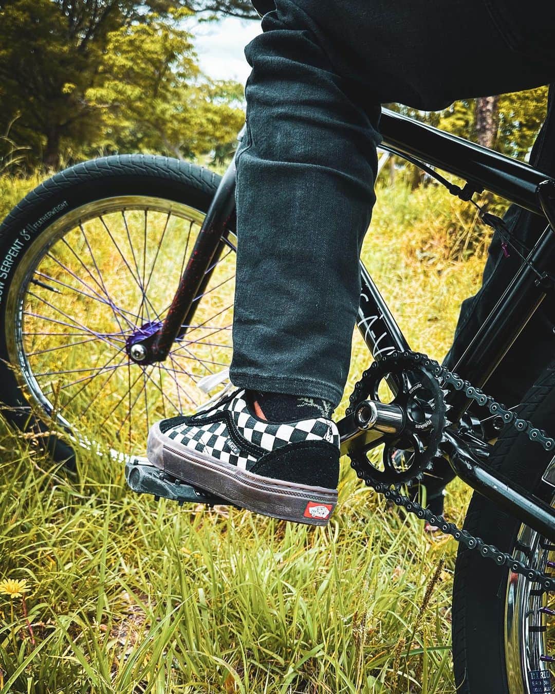 大池水杜のインスタグラム：「VANS🏁🫶🏻  @visavis_jp #slopeshot #VANS #bern #タウン情報おかやま #ライト電業 #bmx #bmxgirl #bmxfreestyle #bmxwomen」