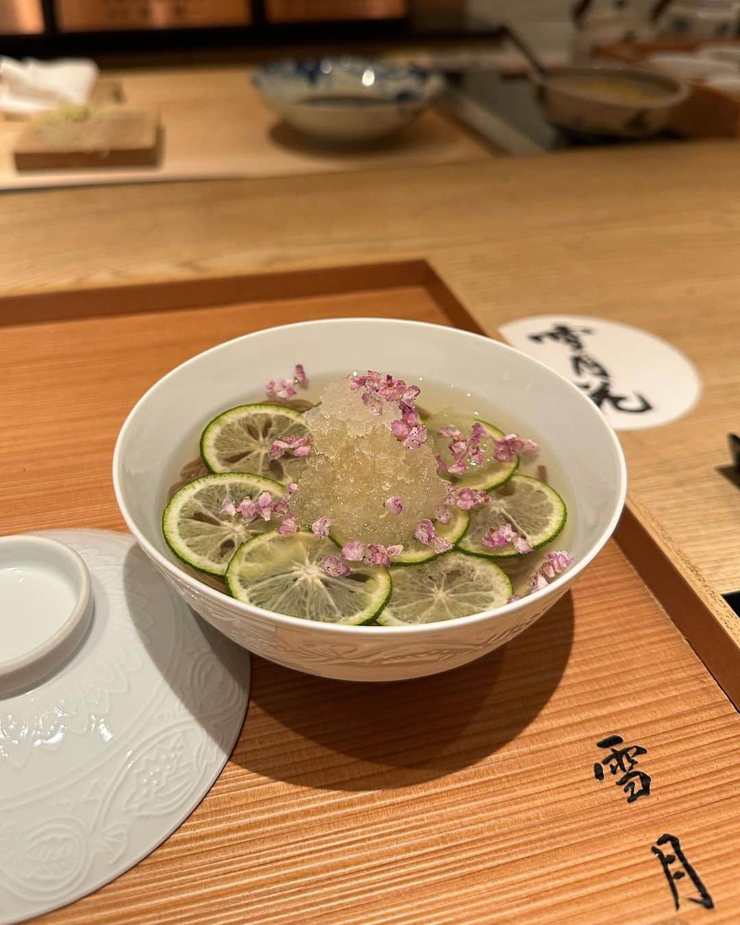 大薮未来さんのインスタグラム写真 - (大薮未来Instagram)「姉と銀座の焼肉屋さんに〜〜♡  どのお肉も本当に美味しかったです✨ 一枚一枚丁寧に焼いてくださり、色んな部位のお肉を頂きました♡  贅沢な幸せディナーでした〜！！🤍  #銀座ディナー  #雪月花 #雪月花銀座  #焼肉ディナー」6月17日 18時31分 - miku_ohyabu