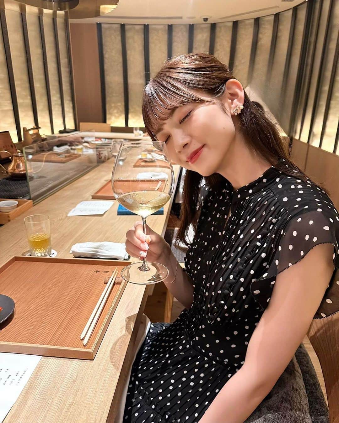 大薮未来さんのインスタグラム写真 - (大薮未来Instagram)「姉と銀座の焼肉屋さんに〜〜♡  どのお肉も本当に美味しかったです✨ 一枚一枚丁寧に焼いてくださり、色んな部位のお肉を頂きました♡  贅沢な幸せディナーでした〜！！🤍  #銀座ディナー  #雪月花 #雪月花銀座  #焼肉ディナー」6月17日 18時31分 - miku_ohyabu