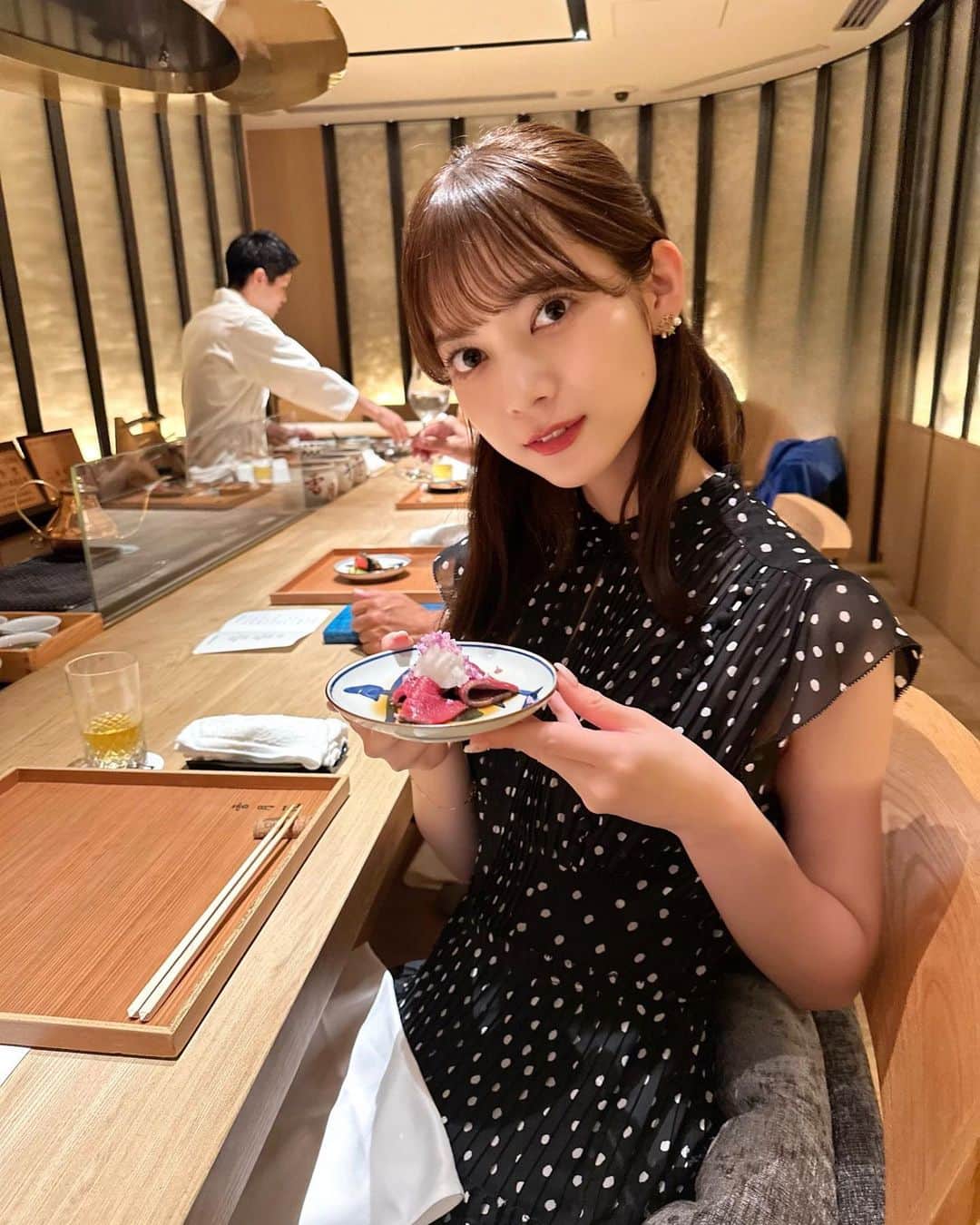 大薮未来さんのインスタグラム写真 - (大薮未来Instagram)「姉と銀座の焼肉屋さんに〜〜♡  どのお肉も本当に美味しかったです✨ 一枚一枚丁寧に焼いてくださり、色んな部位のお肉を頂きました♡  贅沢な幸せディナーでした〜！！🤍  #銀座ディナー  #雪月花 #雪月花銀座  #焼肉ディナー」6月17日 18時31分 - miku_ohyabu