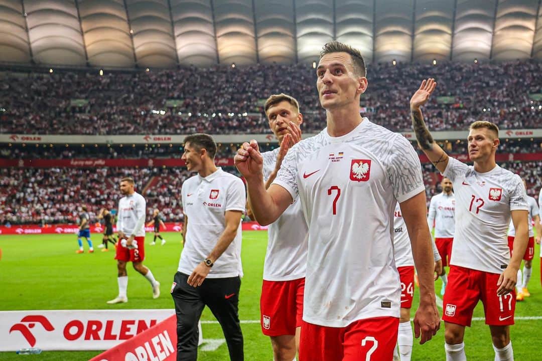 アルカディウシュ・ミリクさんのインスタグラム写真 - (アルカディウシュ・ミリクInstagram)「Dziękujemy za wasze wsparcie 🇵🇱 @laczynaspilka」6月17日 18時38分 - arekmilik