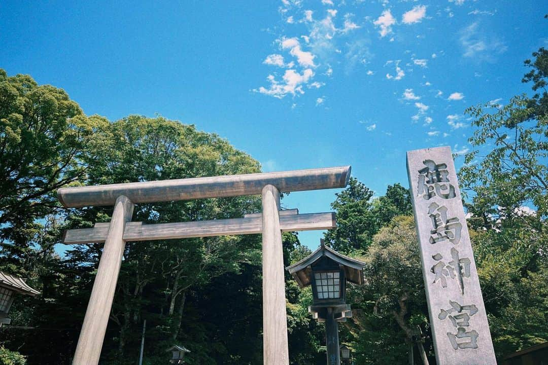 鳥越裕貴のインスタグラム：「⛩️ #鹿島神宮 #息栖神社 #香取神宮  #東国三社 #茨城県 #千葉県  #神社 #神社巡り #御朱印  #一の宮 #御朱印帳 #紫陽花 #空気 #綺麗 #癒し  #隙あらば神社巡り #天気良し」