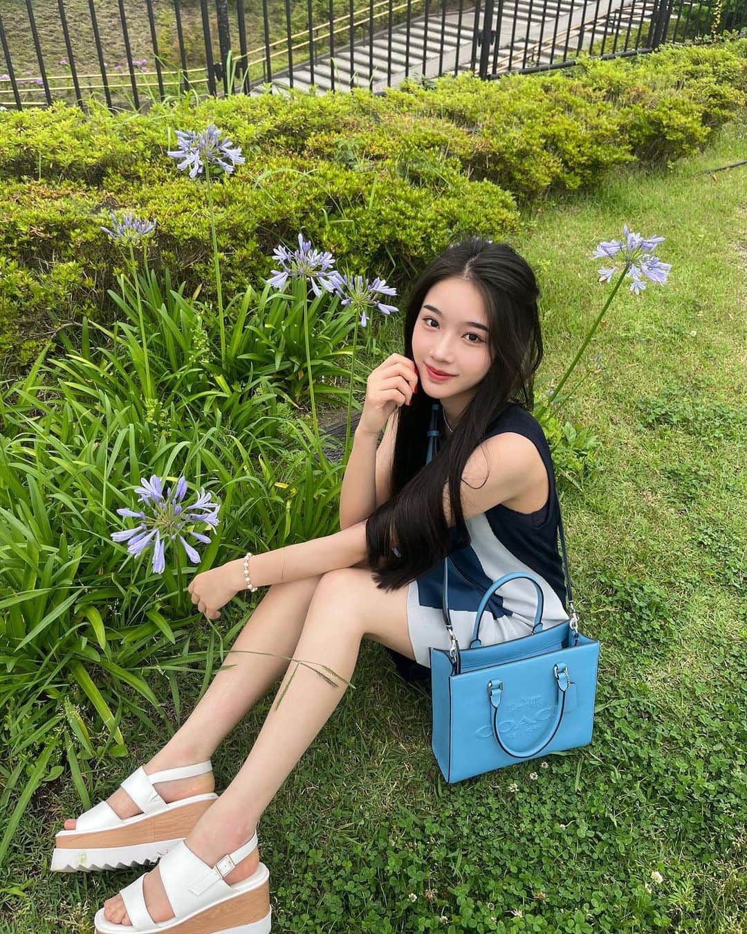 のインスタグラム：「☘️👜🌈  @Coach; @coach_japan;  #CoachNY; #CoachJapan; #コーチバッグ　#asian   #天翔天音 #05 #ootd #fashion #nature #自然 #夏コーデ」