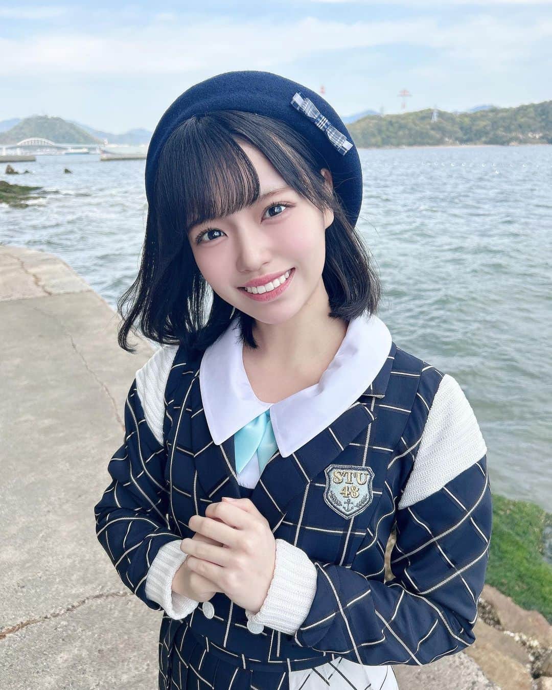 岩田陽菜のインスタグラム：「新アー写のオフショット~🐬🫧‪  ベレー帽お気に入りです！」