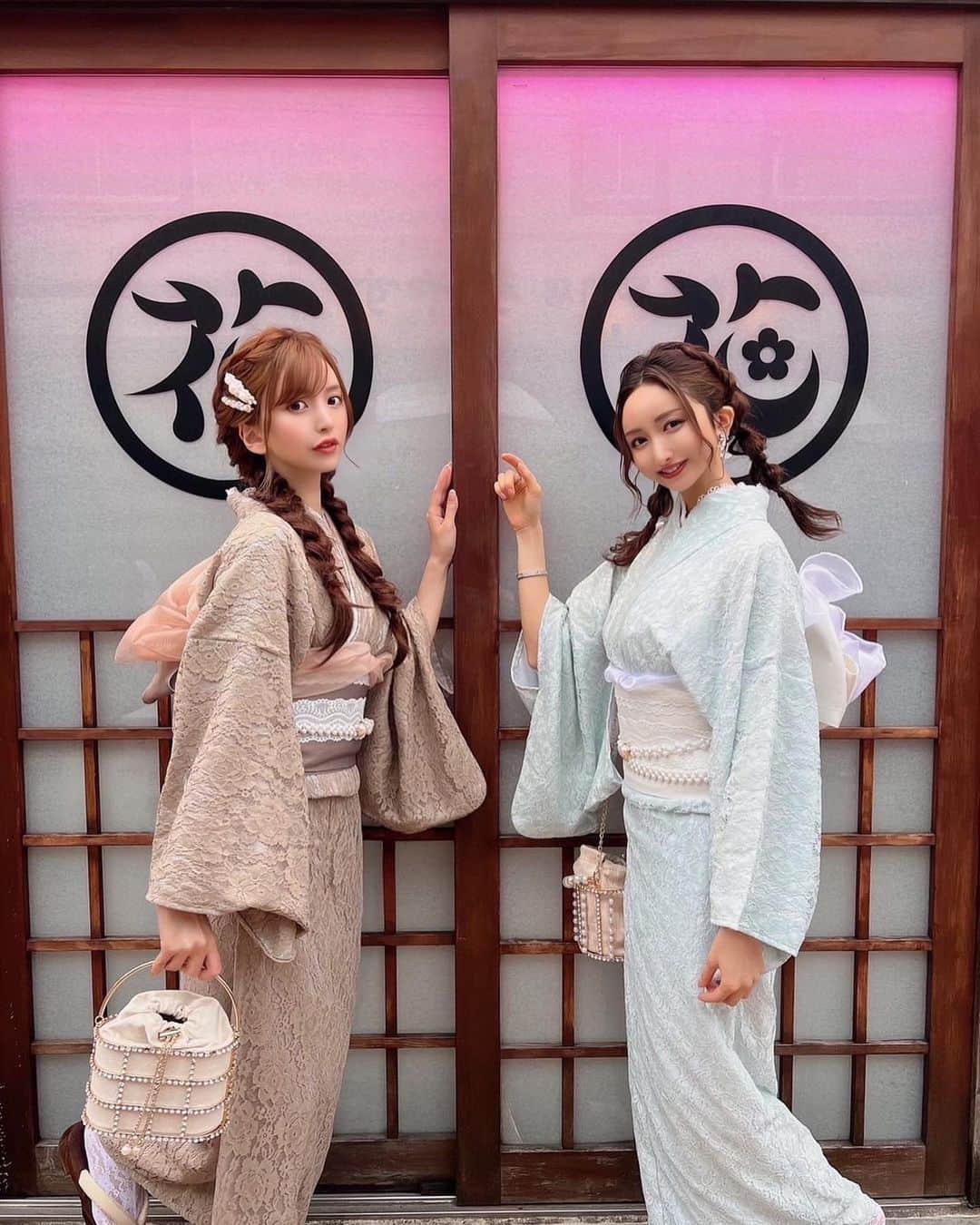 メイサさんのインスタグラム写真 - (メイサInstagram)「🫶仲良し🫶  珍しく可愛い系の レース浴衣を着用して浅草を練り歩きました🚶‍♀️ 新鮮で楽しかった〜🩵  #新作浴衣#レース浴衣#浅草#食べ歩き#愛川みれい#メイサ#仲良し#獅子座#夏祭り#浴衣女子 #女子会 #sugar #シュガー #jewels #ジュエルズ#japaneseculture #셀카#셀카그램#攝影#旅遊攝影」6月17日 18時45分 - meisa_0728