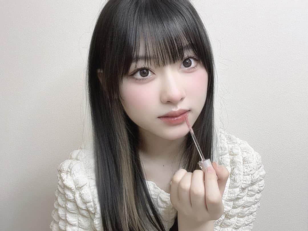 のインスタグラム：「フラワーノーズの月光人魚シリーズでメイクしてみました！！ 本当にパケが可愛くて、色味も本当に可愛くてテンションが上がります！ 夏に向けて涼しげなメイクにもってこいすぎるコスメです🧜 使用したもの  月光人魚シリーズ ジュエリーアイズ02Celestial Castle  月光人魚シリーズ ジュエリーブラッシュ03Coral Jellyfish  月光人魚シリーズ ジュエリーリップグロスGE04Moon Stone  月光人魚シリーズ セッティングパウダー01Ivory  #フラワーノーズ　#ブリリアントプラス　#月光人魚」