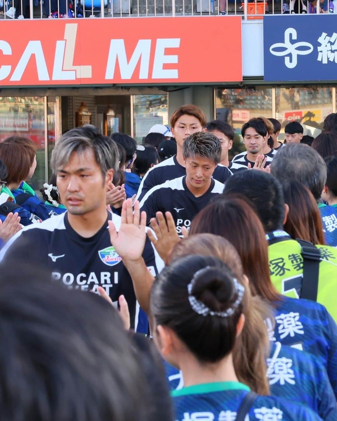 徳島ヴォルティスのインスタグラム：「【6/17(土)19:00 山形戦】 ピッチ内アップ🔥 まもなくKICK OFF  #徳島ヴォルティス #vortis #Ｊリーグ #football」