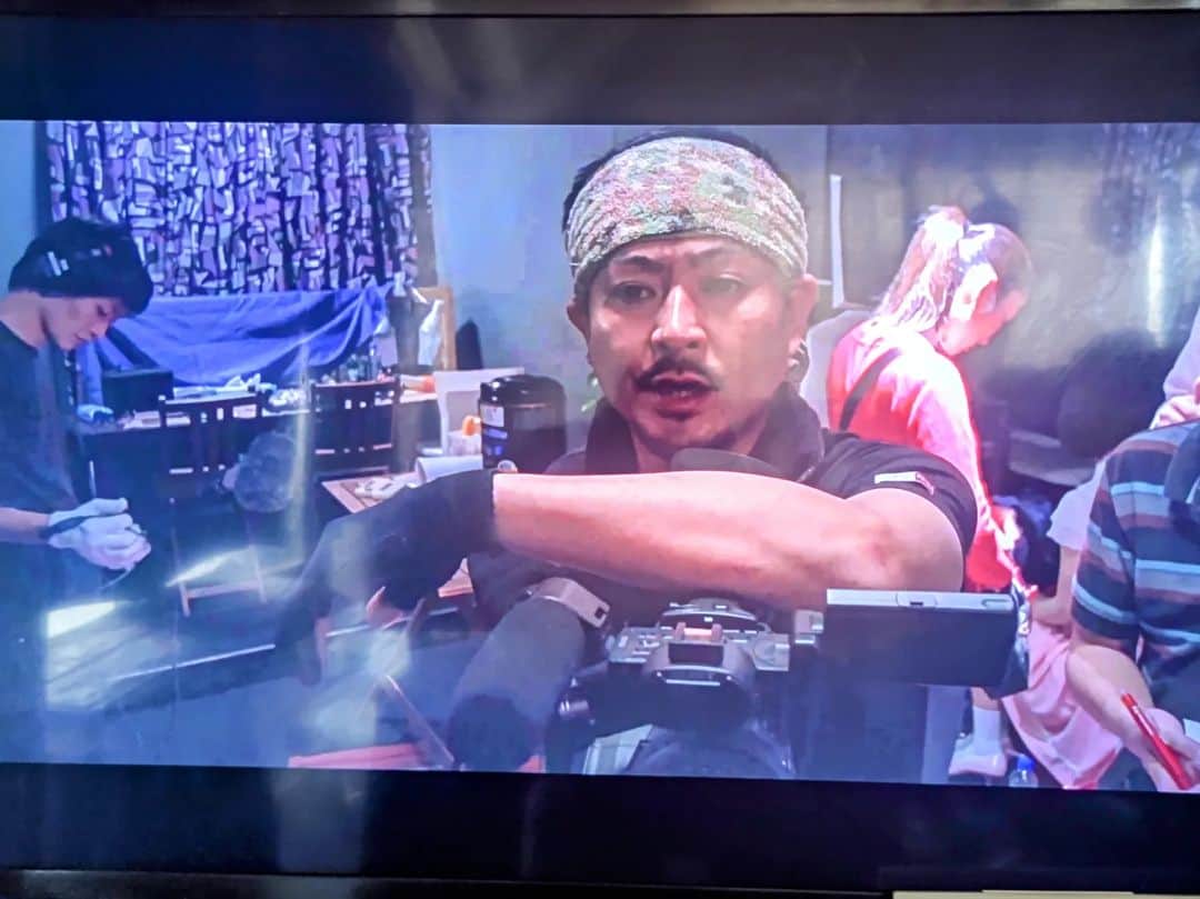 重松隆志さんのインスタグラム写真 - (重松隆志Instagram)「いよいよ今夜、フジテレビ系全国ネットの土ドラ「 #テイオーの長い休日 」に第3話から出演しています‼️　23時40分放送  1話完結なので今日からでも楽しんで戴ける痛快ヒューマンコメディです🤗 映画『メイクルーム』バリの撮影カメラマンの江原役で登場します😂✌️最初の2枚はテレビドラマ後半2枚は映画。 予告編も是非‼️ https://youtu.be/C8QSf87TdQc #土ドラ #テレビドラマ #フジテレビ #船越英一郎 さん #俳優 #重松隆志」6月17日 18時54分 - shige_man_