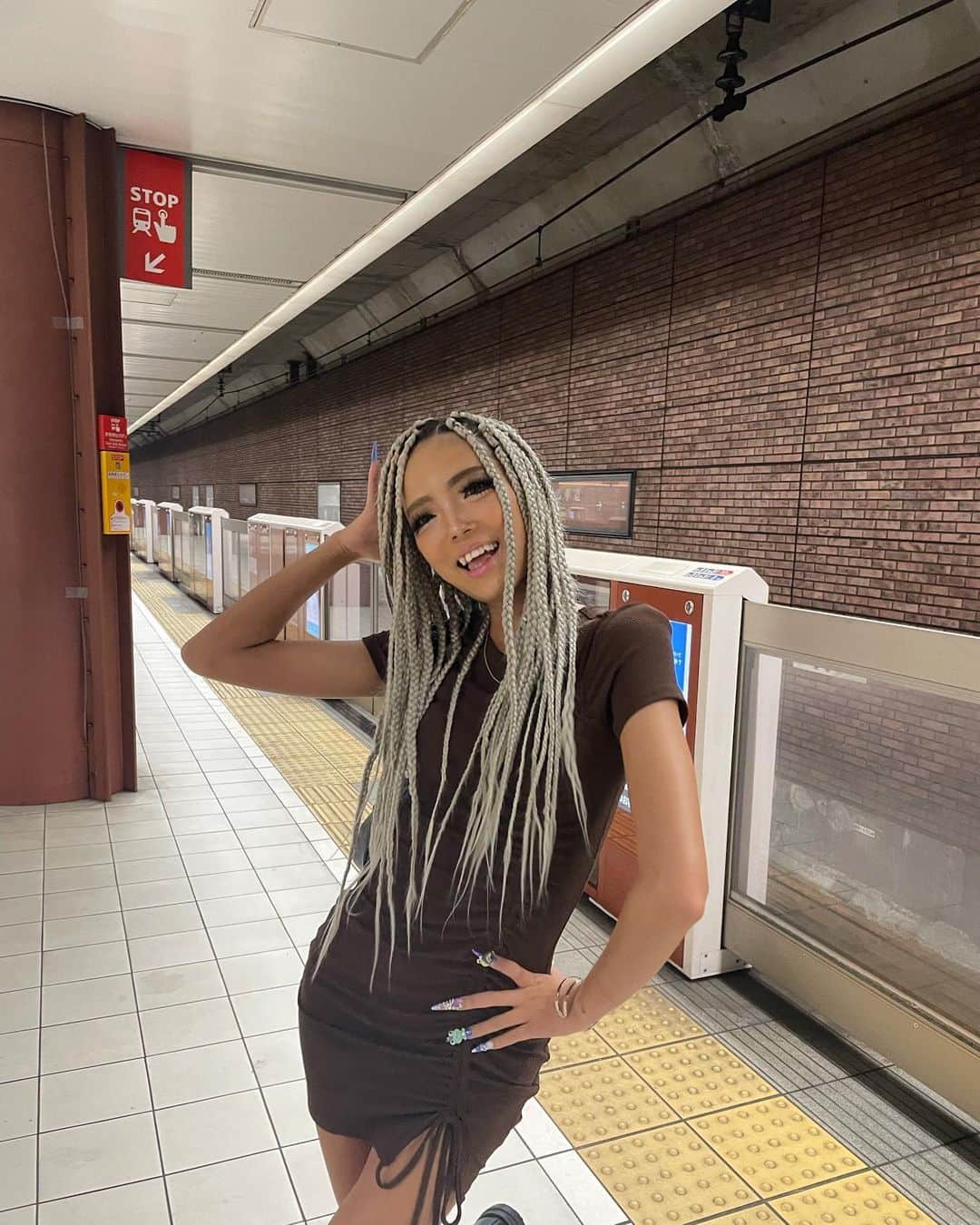 ちみれなのインスタグラム：「かゆすぎて二度とやらないって思ったのにまたやっちゃったよ あたりまえにもう取りたい#1週間目」