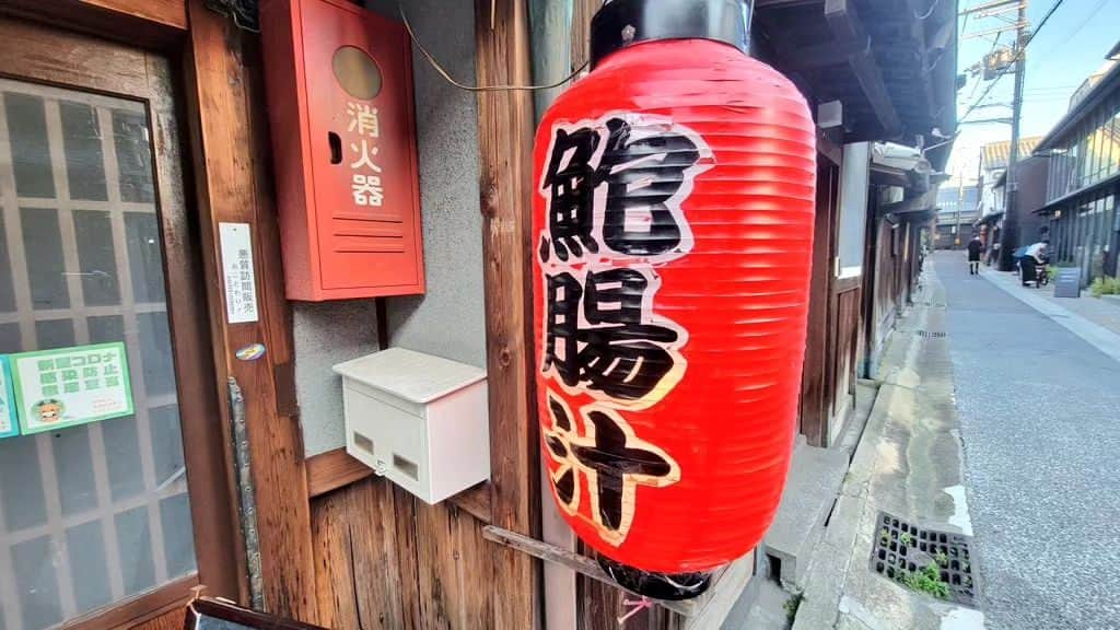 ケニチさんのインスタグラム写真 - (ケニチInstagram)「奈良の老舗店で呑んでます‼️ 営業時間短いお店ですが入れて良かった🍺後日短編動画にてアップさせて頂きます‼️ #奈良　#田舎料理　#いづみ　#田舎料理いづみ　#はしご酒　#ケニチ」6月17日 18時55分 - kenichiosaka