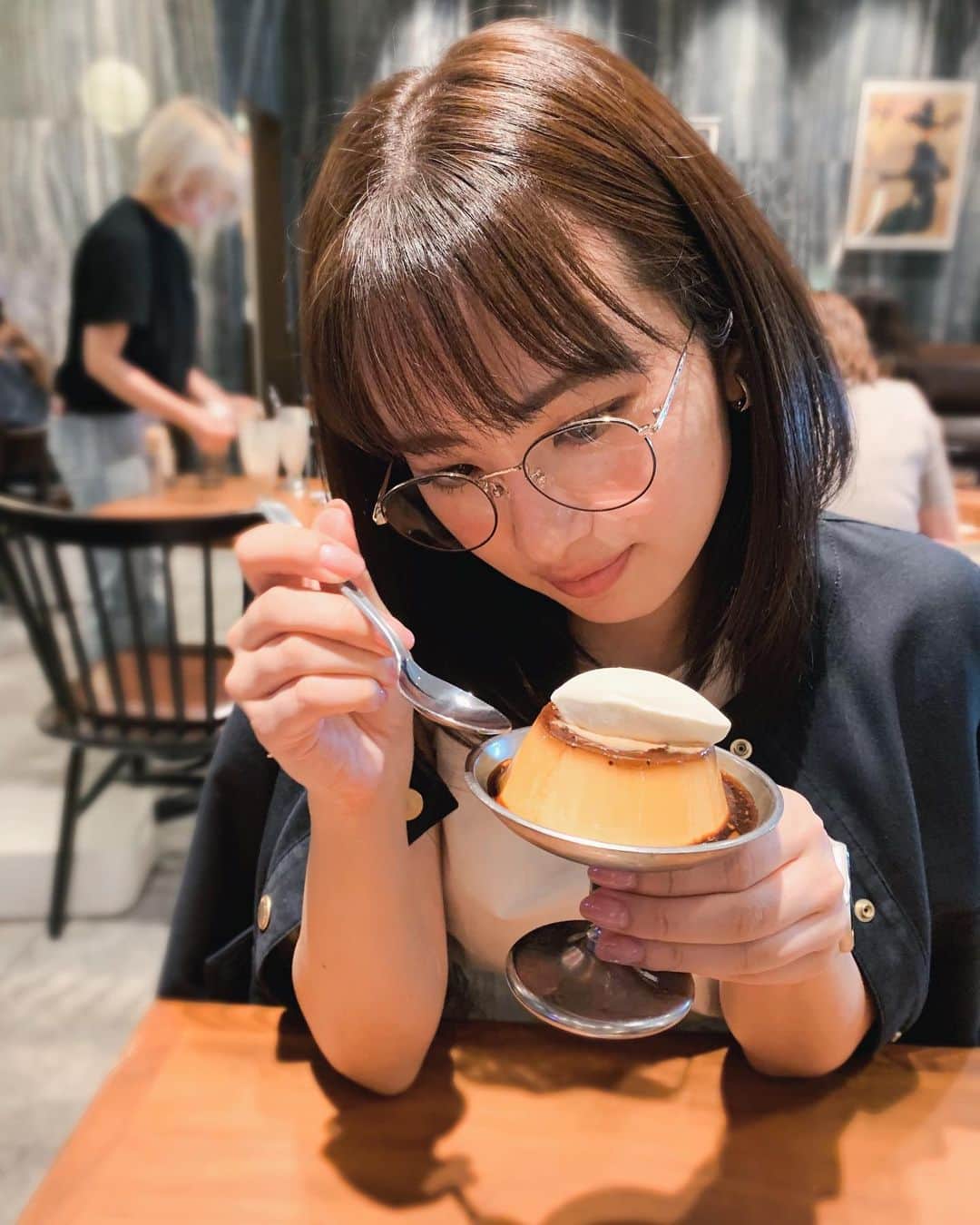 河出奈都美のインスタグラム：「.  プリンを食べた休日😋🍮  純喫茶にありそうな ステンレス製の器がかわいかった…！☺️💕  #上に乗ってるクリームが #すんごくなめらかだった #カラメルソースは苦めが好き #休日#holiday#休日の過ごし方 #カフェ活#カフェ#プリン#🍮 #日本テレビ #アナウンサー #河出奈都美」