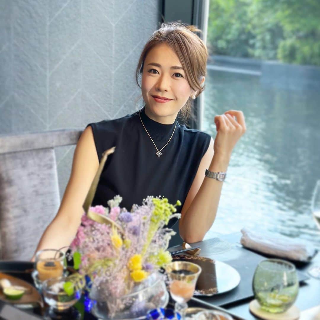 しろまっするさんのインスタグラム写真 - (しろまっするInstagram)「・ living in the moment 🩵🤍🩶  音楽付けてみた🎧 あった方がいい？？🤗  #balanceiskey #balancedlifestyle #postworkoutmeal  #しろまっする」6月17日 19時02分 - shiroancoco