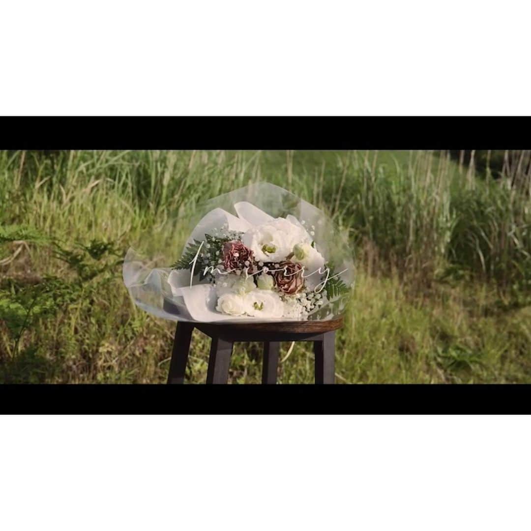 yunappleeeさんのインスタグラム写真 - (yunappleeeInstagram)「𓈒 𓈒 𓈒 LUI BRAND / I'm Sorry  約１年ぶりとなる LUI BRAND @lui_brand  さんのNew Single " I'msorry "のmvに出演させて頂きました📽️  𓈒𓈒𓈒𓈒𓈒𓈒𓈒𓈒𓈒𓈒𓈒𓈒𓈒𓈒𓈒𓈒𓈒𓈒𓈒𓈒𓈒𓈒𓈒𓈒𓈒𓈒𓈒𓈒𓈒𓈒𓈒𓈒𓈒𓈒𓈒𓈒𓈒𓈒𓈒𓈒𓈒𓈒𓈒𓍯  LUI BRAND  newsingle  " I'msorry "  素直にごめんねって言えばいいのに、素直に言葉に出来ない時もありますよね  全てがうまくいけばいいけどうまくいかない事がほとんどで周りが見えずに突っ走って、知らないうちに人を傷つけたりしてしまっていたり、大切な人の事をほったらかしにしてしまったり...  心ではずっとありがとうやごめんねって想っているのに、あの時に素直になれなくて伝えられていない想い。 ちゃんと言葉にして大切な人に伝えたいですよね 曲の捉え方では恋人や友達、家族にも当てはまって、誰もが感じた事がある感情を歌詞に載せてくれていてこの後どうなったんだろう？って想像させてくれる楽曲  私も撮影中に想いが入って涙してしまった程すごく素敵な曲なので沢山の方にこの楽曲が届きますように𓂃 artist @lui_brand  track by @daddydragon  drums by @kickerman_drummy  Guitar by @ma_ru_luke  mixed by @bluefactorystudio   𓈒𓈒𓈒𓈒𓈒𓈒𓈒𓈒𓈒𓈒𓈒𓈒𓈒𓈒𓈒𓈒𓈒𓈒𓈒𓈒𓈒𓈒𓈒𓈒𓈒𓈒𓈒𓈒𓈒𓈒𓈒𓈒𓈒𓈒𓈒𓈒𓈒𓈒𓈒𓈒𓈒𓈒𓈒𓍯  配信サイトはこちら https://linkco.re/q790FQau?lang=ja  YouTubeでもご視聴頂けます  https://youtu.be/DeY160yVGlQ  #luibrand #imsorry#mv#imsorry」6月17日 19時15分 - yunappleee