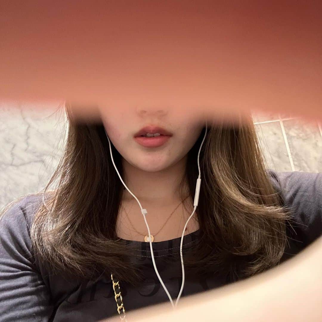 小林花南さんのインスタグラム写真 - (小林花南Instagram)「髪の毛きったった、。 ゴリゴリにレイヤー入れてもらったノダ 暑くて顔赤いです」6月17日 19時16分 - 0i_.flower