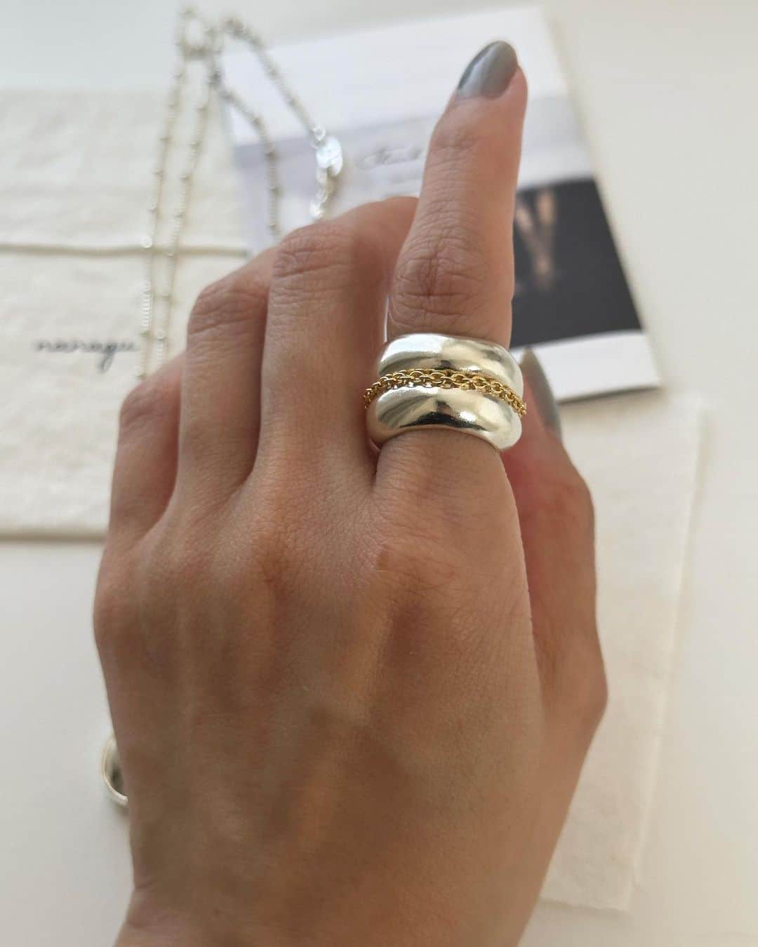 mizukiさんのインスタグラム写真 - (mizukiInstagram)「少し太めなリングがとっても気に入ってる🪩🤍 @nanagu.jewelry  ㅤㅤㅤㅤㅤㅤㅤㅤㅤㅤㅤㅤㅤ 今年はシルバーをたくさん身につけたい...💕 ㅤㅤㅤㅤㅤㅤㅤㅤㅤㅤㅤㅤㅤ #nanagujewelry #アクセサリー」6月17日 19時27分 - mizukidrop