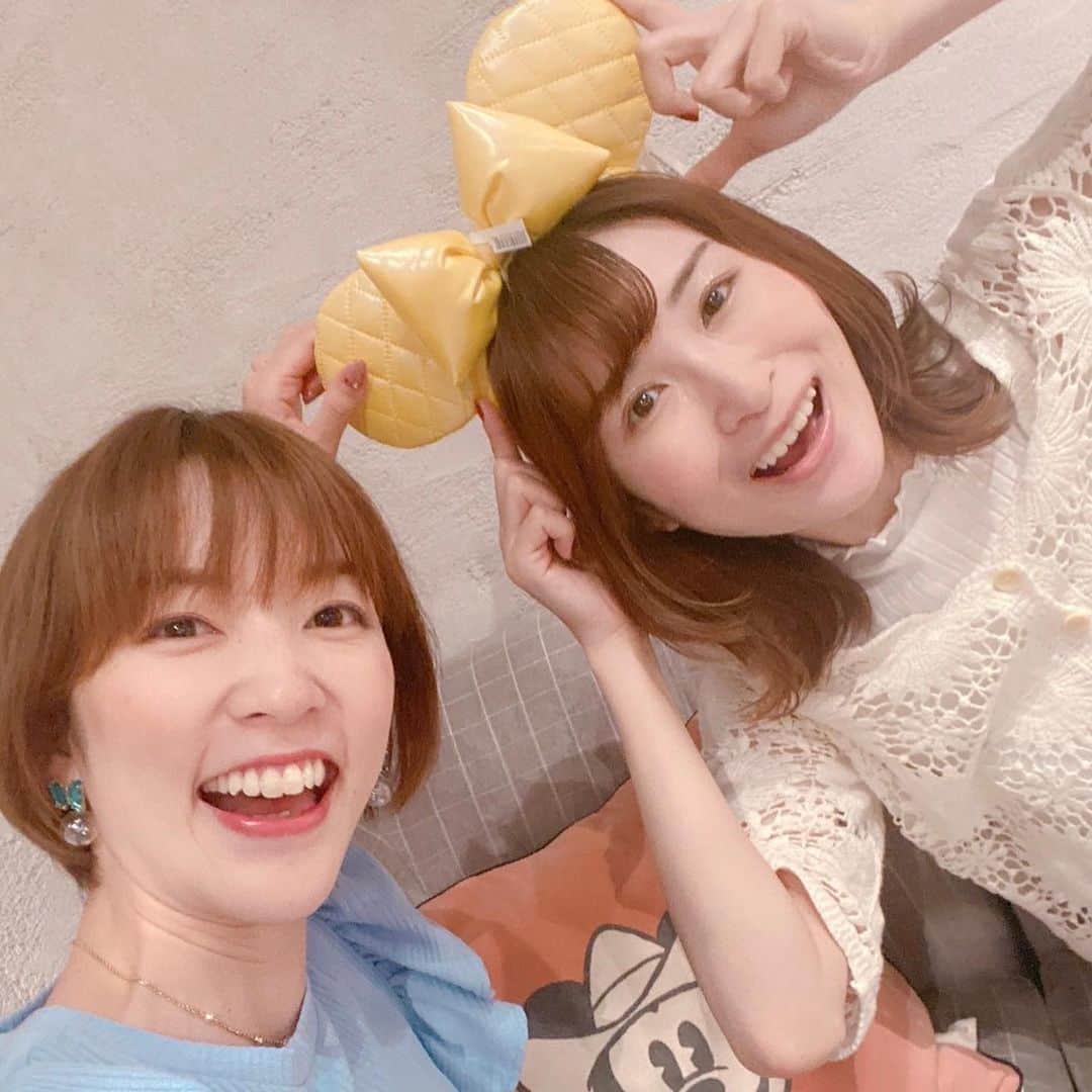 颯希有翔さんのインスタグラム写真 - (颯希有翔Instagram)「🍽️✨💛  あちゃ#清華蘭 ちゃんと一緒に#ディズニーハーベストマーケット へ✨先日アナハイムのディズニーから帰ってきたあちゃとディズニー話に花が咲きました🌸 そして可愛い月組カラーのカチューシャをくれました💛（嬉しすぎてその場ですぐ着ける） これ着けてパーク行くの楽しみ🌙  #ディズニー #カチューシャ  #宝塚歌劇団 #宝塚og  #月組 #公演再開 おめでとう🥺」6月17日 19時23分 - yuto_hayaki