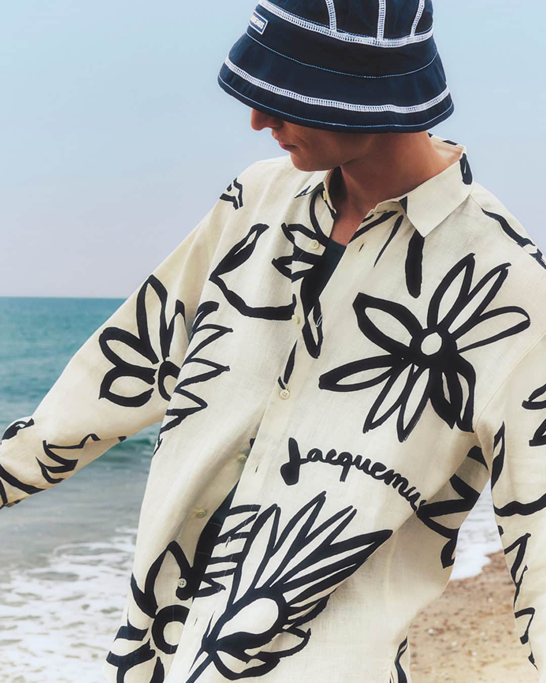 The Outnetのインスタグラム：「Channel a sunshine state of mind in @jacquemus's free-spirited silk shirt. Shop more from the brand at our link in bio」