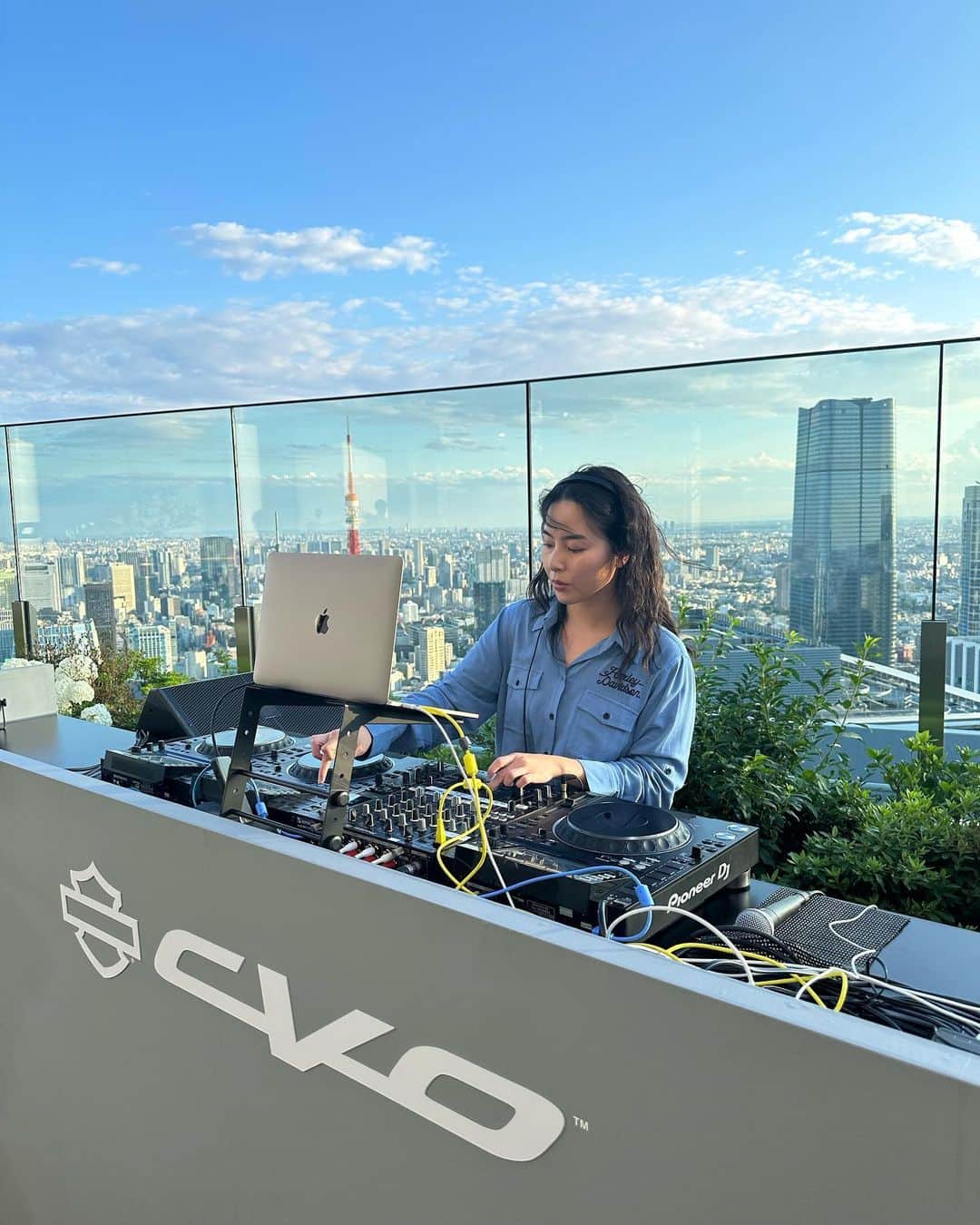 松崎夕さんのインスタグラム写真 - (松崎夕Instagram)「@harleydavidsonjapan   Harley-Davidson ALL NEW-CVO JAPAN PREMIRE EVENT  DJ： @tjo_dj & me  新型CVOの日本モデルが初公開されました✨ビンテージモデルから新しいデザインのものまで 一つ一つ堪能する事ができました。  #ハーレーダビッドソン #HarleyDavidson #DJ #TJO #YOUMATSUZAKI」6月17日 19時29分 - djyoumatsuzaki