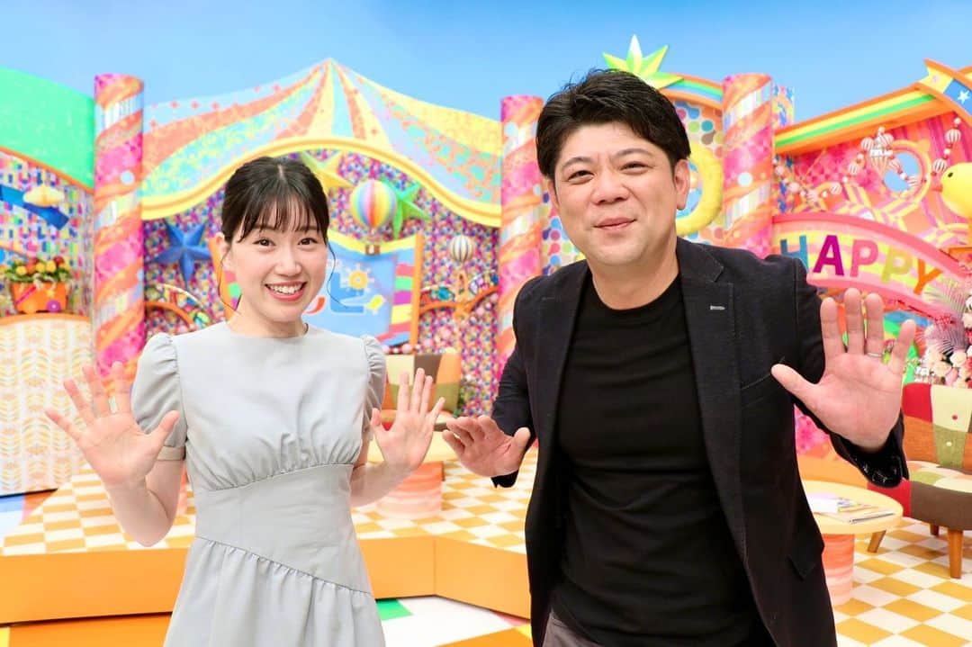 服部未佳さんのインスタグラム写真 - (服部未佳Instagram)「今日のハッピィ🐥 ゲストは新人ねぶた師の福士裕朗さん！ 今日と明日の東北絆まつりにて デビュー作がお披露目されます🔥 祭に合わせ、木邨アナはドキタン竿燈を手作り。 お取り寄せ🍚に合わせ、 新山大さんは下仁田ネギを手作り。 愉快なスタジオでした🤣✨ #福士裕朗 さん #ねぶた師 #青森ねぶた #東北絆まつり  #あどばるーん #新山大 さん #お取り寄せハンター  #ライスボール #太陽 ちゃん #あべこうじ さん #木邨将太 アナ #服部未佳 #アナウンサー #ハッピィ   そして、昨晩 @meron.oga さんのお家で お泊まり会をしたという新山大さんは、 私が「OGAさんの餃子食べてみたい」と言ったのを 覚えていてくださり… 今朝、持ってきてくださいました🥲 OGAさん、早朝から焼いてくださったそうです！ ハートの餃子🥟とっても美味しかったです！ タレ無しでもしっかり味が付いている🥹 これは外ヶ浜町のマツオスーパーへ買いに行かねば🏃🏻‍♀️ 新山さん、OGAさん、ありがとうございます🙌🏻 #OGA さん #青森移住芸人 #マツオスーパー」6月17日 19時29分 - mikahattori_aba