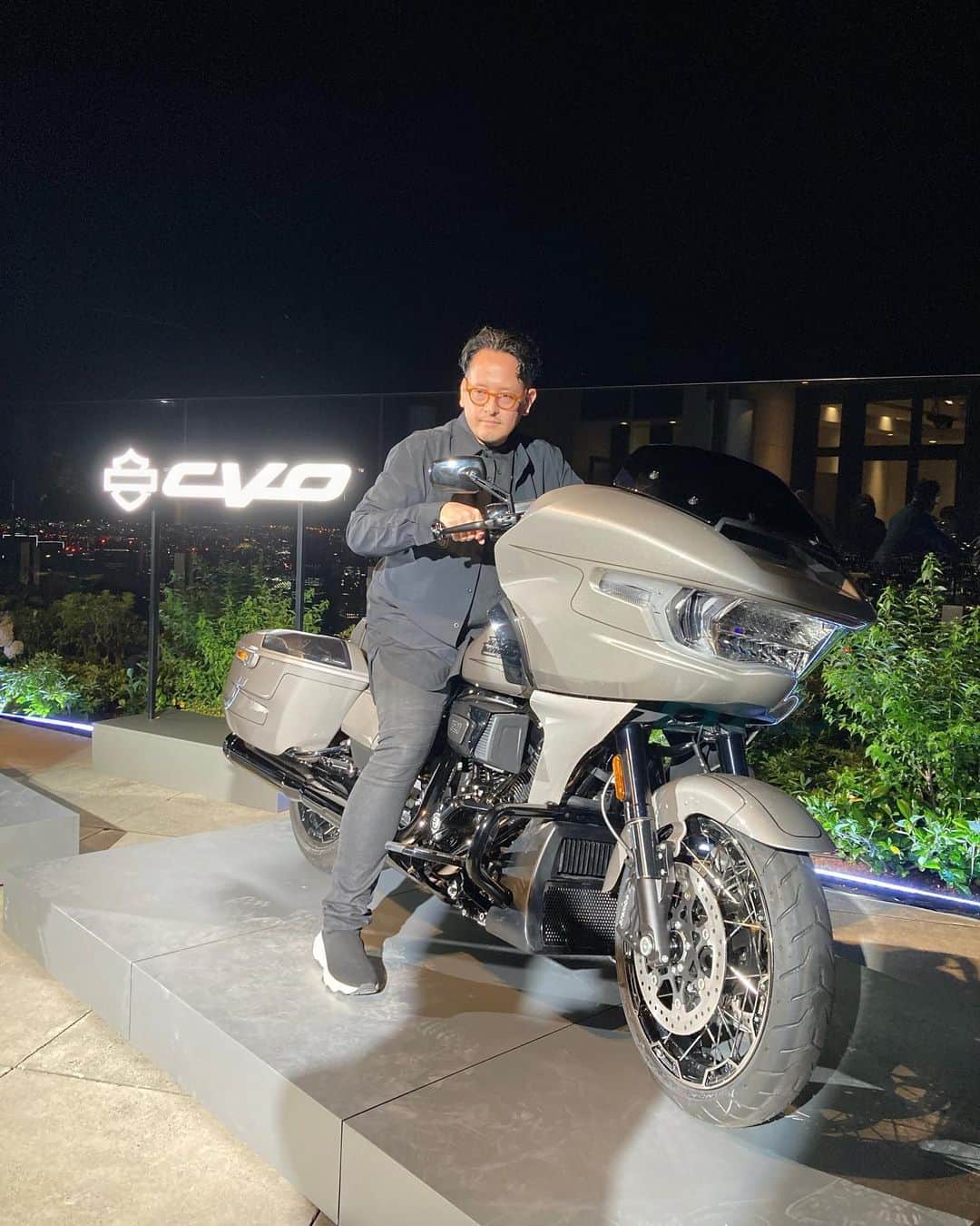 松崎夕さんのインスタグラム写真 - (松崎夕Instagram)「@harleydavidsonjapan   Harley-Davidson ALL NEW-CVO JAPAN PREMIRE EVENT  DJ： @tjo_dj & me  新型CVOの日本モデルが初公開されました✨ビンテージモデルから新しいデザインのものまで 一つ一つ堪能する事ができました。  #ハーレーダビッドソン #HarleyDavidson #DJ #TJO #YOUMATSUZAKI」6月17日 19時29分 - djyoumatsuzaki