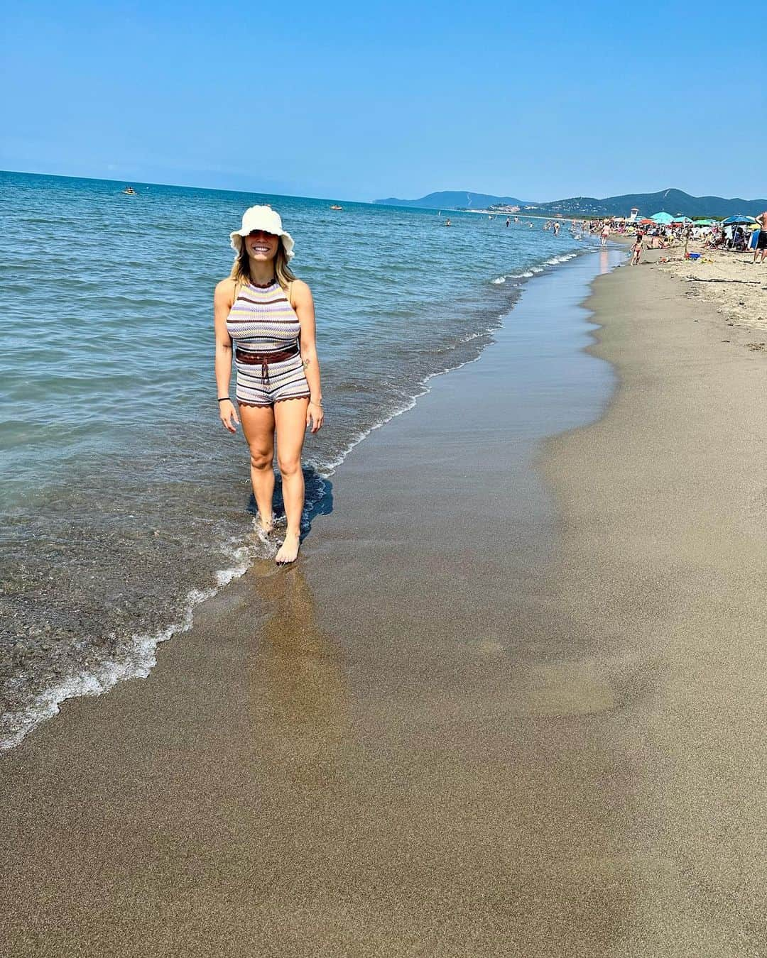 ララ・モリのインスタグラム：「🌊☀️🦀」