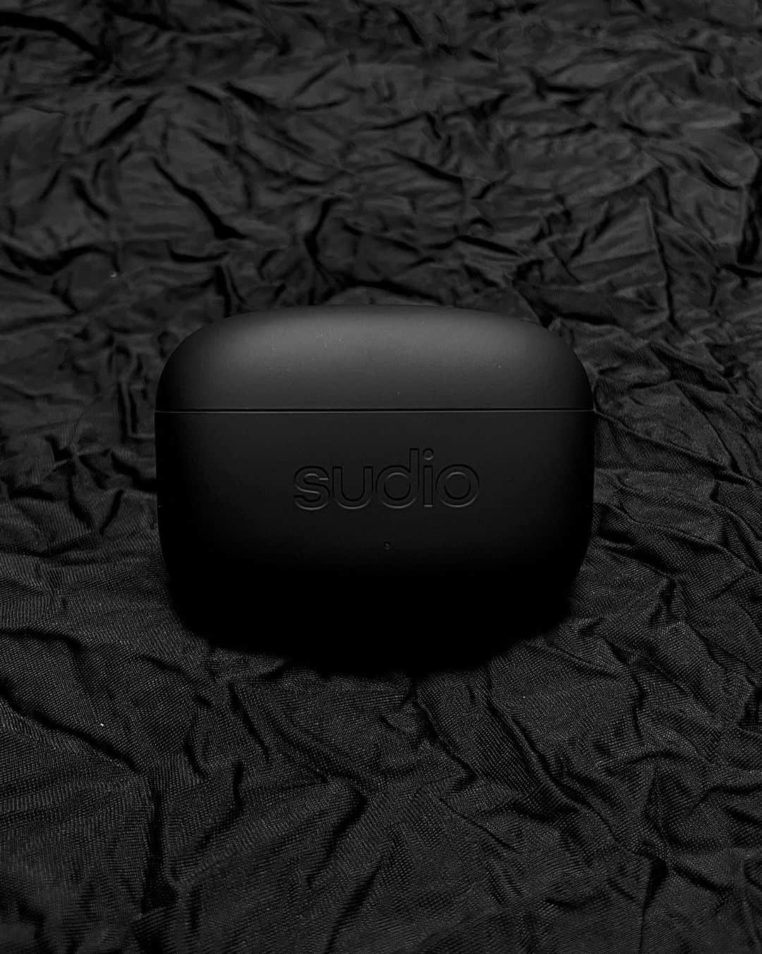 lve_xxxxさんのインスタグラム写真 - (lve_xxxxInstagram)「. . @sudio の新作🎧 Sudio E2  空間ｵｰﾃﾞｨｵでｺﾝｻｰﾄ会場にいるみたいな感じに 現場迄これて、気持ち高めます😆笑  ﾊｲﾌﾞﾘｯﾄﾞｱｸﾃｨﾌﾞﾉｲｽﾞｷｬﾝｻﾘﾝｸﾞって 機能で雑音を最小限におさせられるらしく とにかく音がええ🎵  新しくなって進化しとる👏🥹  通勤や移動時に、ｲﾔﾌｫﾝは欠かせないので 相棒で御座います☺︎  ｸｰﾎﾟﾝｺｰﾄﾞ：lvexxxx Sudio公式サイトで全商品を15%OFF 有効期限は：2023年迄  また、ｷｬﾝﾍﾟｰﾝで新作のｽﾋﾟｰｶｰ🔈 Sudio F2を2点購入で合計金額が10％OFF！ ※上記のｸｰﾎﾟﾝｺｰﾄﾞとのの併用可🙆‍♀️  是非ご活用下さいませ☺︎  #sudio #designingsound #sudioE2 @sudio  .」6月17日 19時35分 - lve_xxxx