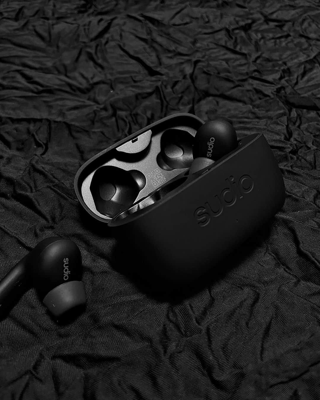 lve_xxxxさんのインスタグラム写真 - (lve_xxxxInstagram)「. . @sudio の新作🎧 Sudio E2  空間ｵｰﾃﾞｨｵでｺﾝｻｰﾄ会場にいるみたいな感じに 現場迄これて、気持ち高めます😆笑  ﾊｲﾌﾞﾘｯﾄﾞｱｸﾃｨﾌﾞﾉｲｽﾞｷｬﾝｻﾘﾝｸﾞって 機能で雑音を最小限におさせられるらしく とにかく音がええ🎵  新しくなって進化しとる👏🥹  通勤や移動時に、ｲﾔﾌｫﾝは欠かせないので 相棒で御座います☺︎  ｸｰﾎﾟﾝｺｰﾄﾞ：lvexxxx Sudio公式サイトで全商品を15%OFF 有効期限は：2023年迄  また、ｷｬﾝﾍﾟｰﾝで新作のｽﾋﾟｰｶｰ🔈 Sudio F2を2点購入で合計金額が10％OFF！ ※上記のｸｰﾎﾟﾝｺｰﾄﾞとのの併用可🙆‍♀️  是非ご活用下さいませ☺︎  #sudio #designingsound #sudioE2 @sudio  .」6月17日 19時35分 - lve_xxxx
